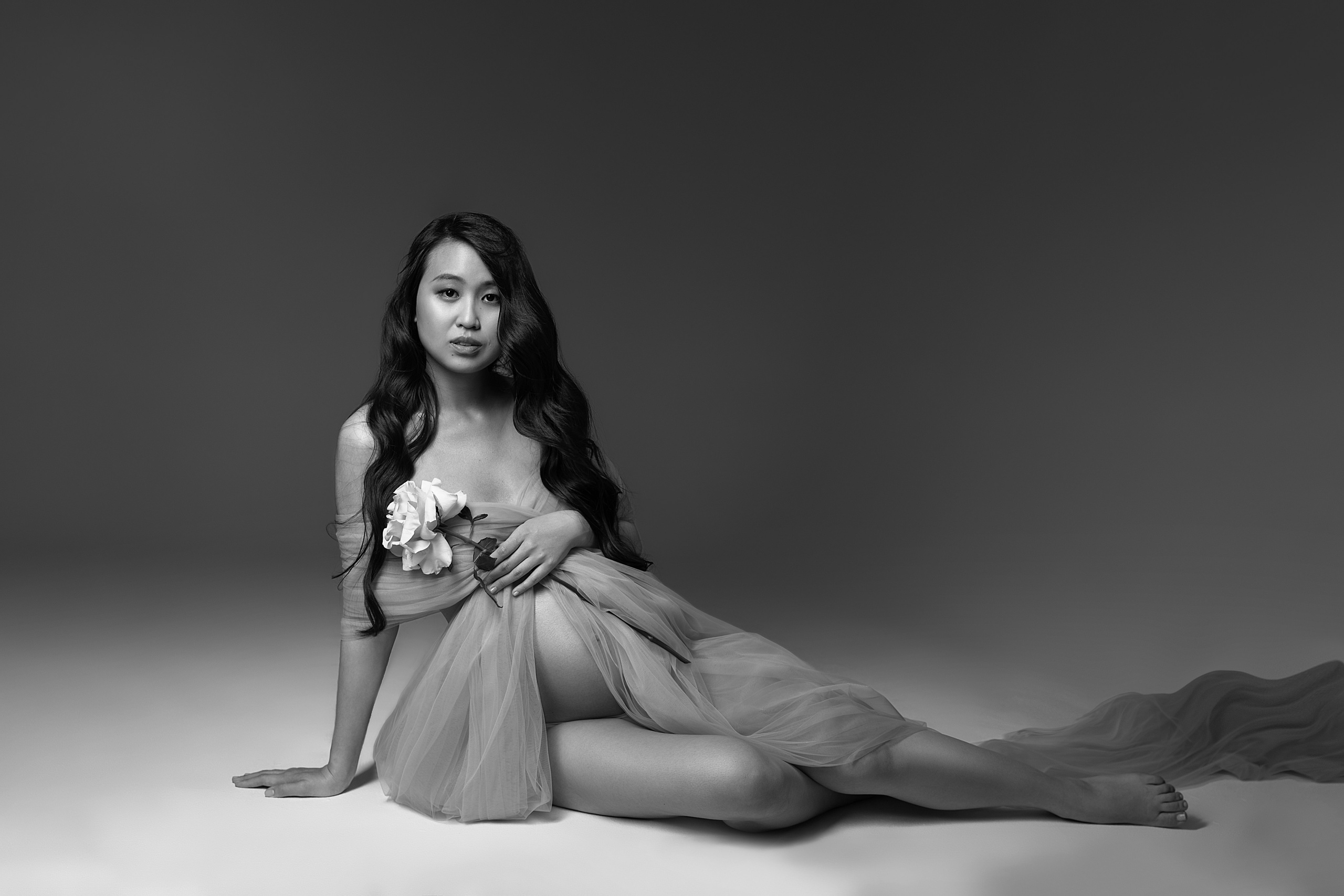 Фотосессия беременности, минимализм, циклорама