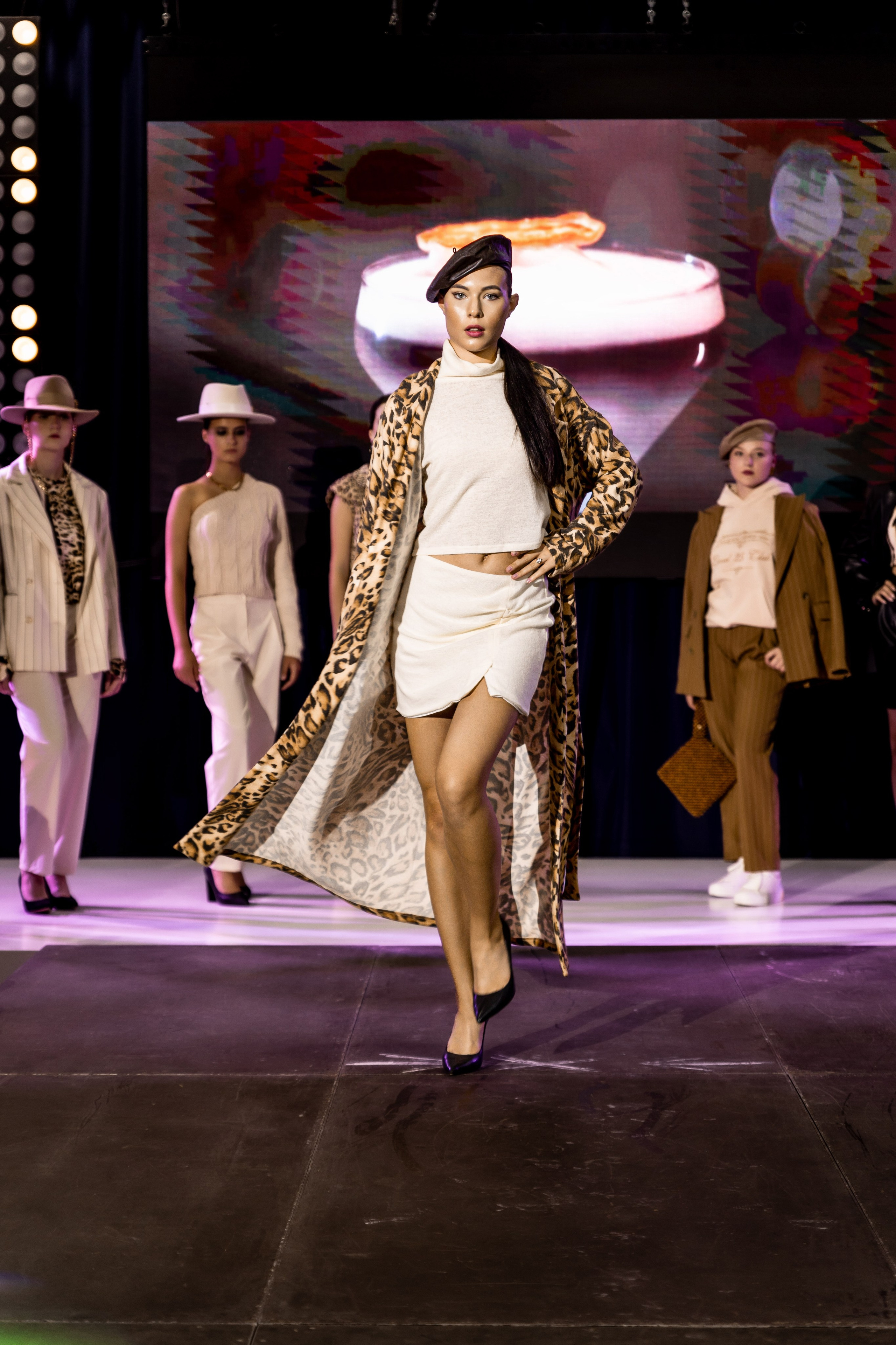 Модное шоу «Fashion V»