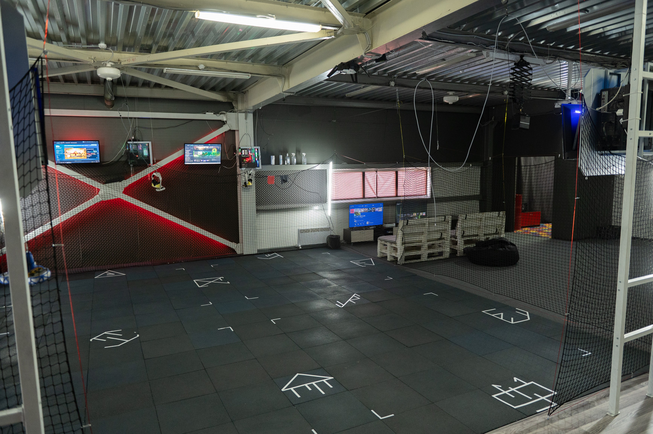 ИНТЕРЬЕР. Клуб виртуальной реальности Абакан — PortVR Club