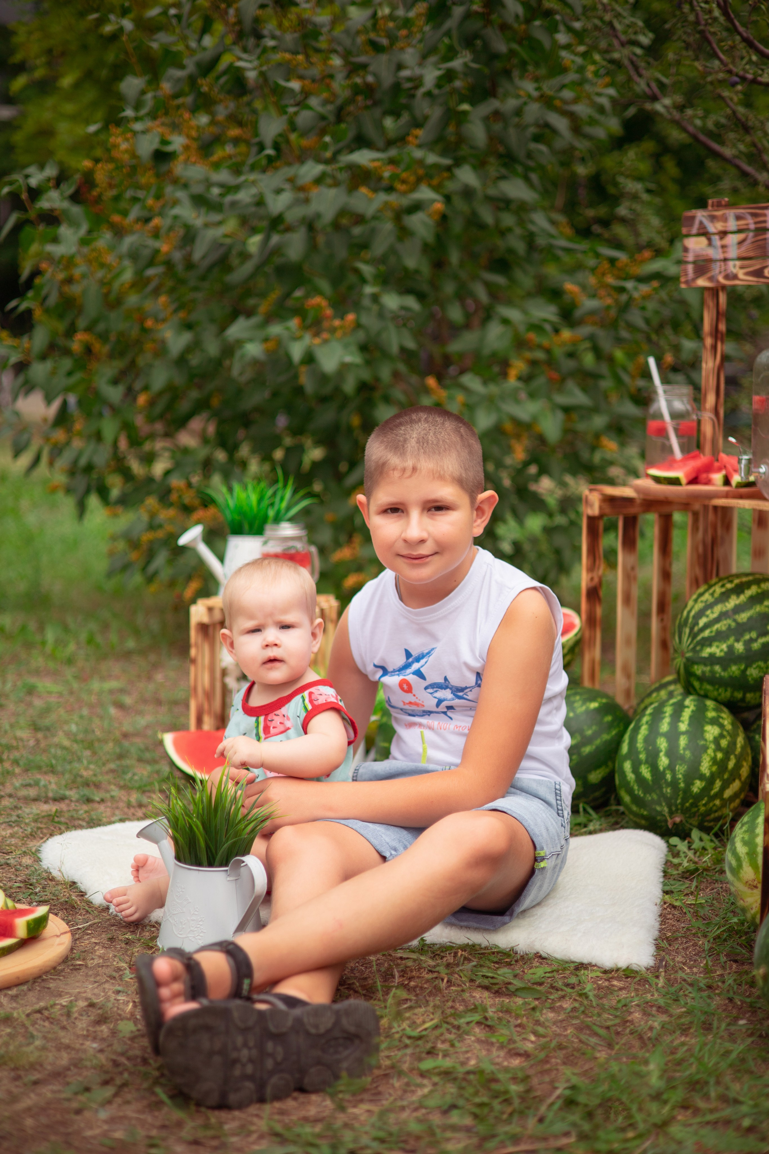 Тимофей и Даша арбузы. Семейный и детский фотограф в Михайловке Татьяна Лестьева