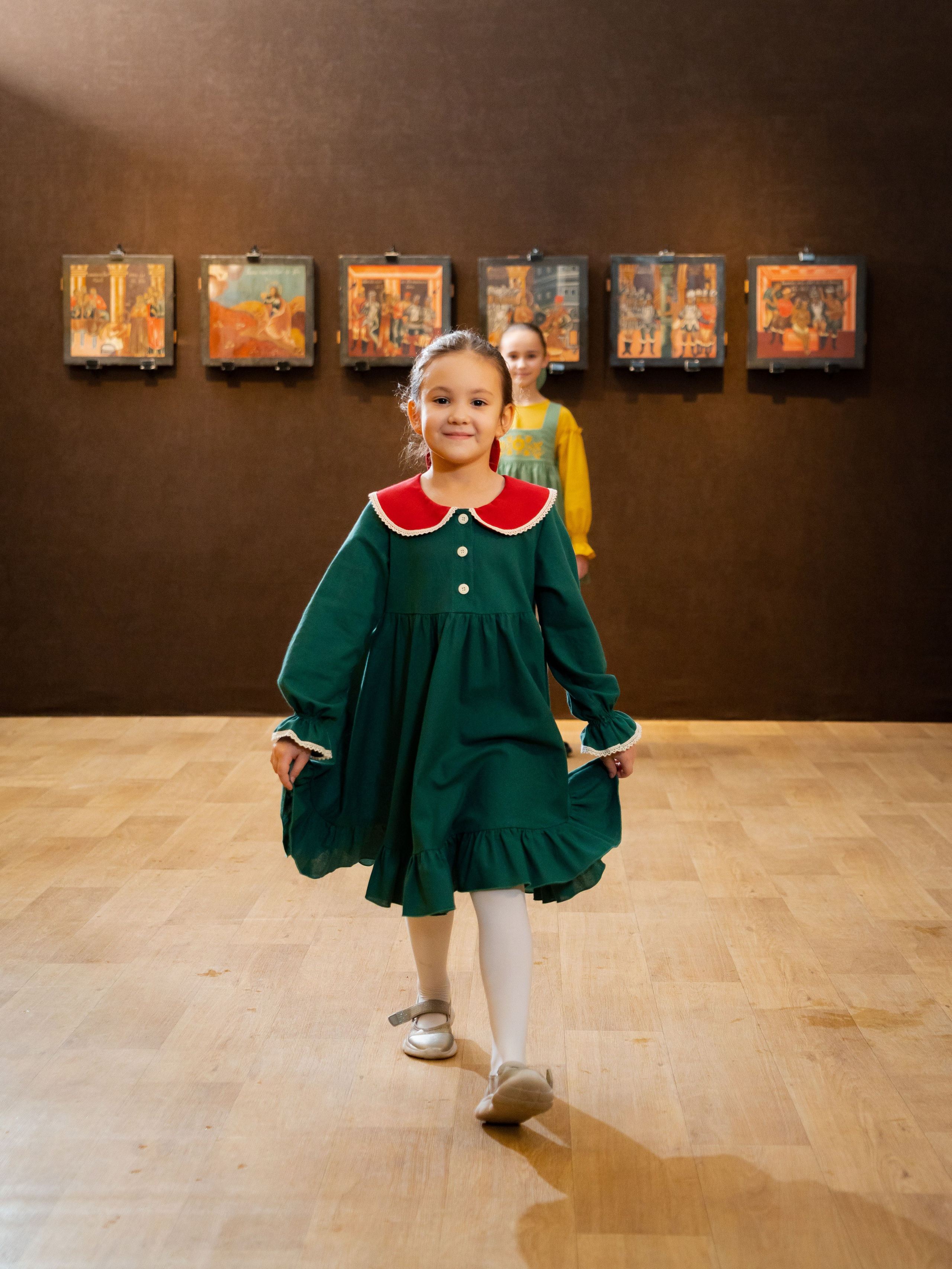 Показ одежды в рамках выставки «105. Лучшее». Фотограф Москва