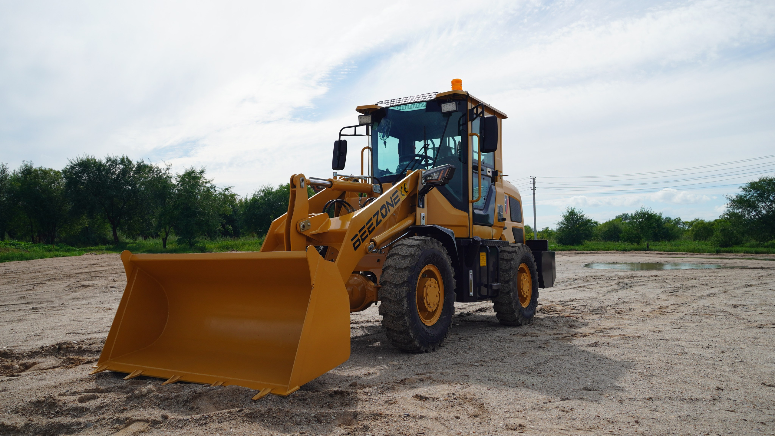 Фото фронт.погр. Beezone 918. Продажа и обслуживание грузовой техники и спецтехники в г. Новосибирск компания СТИ