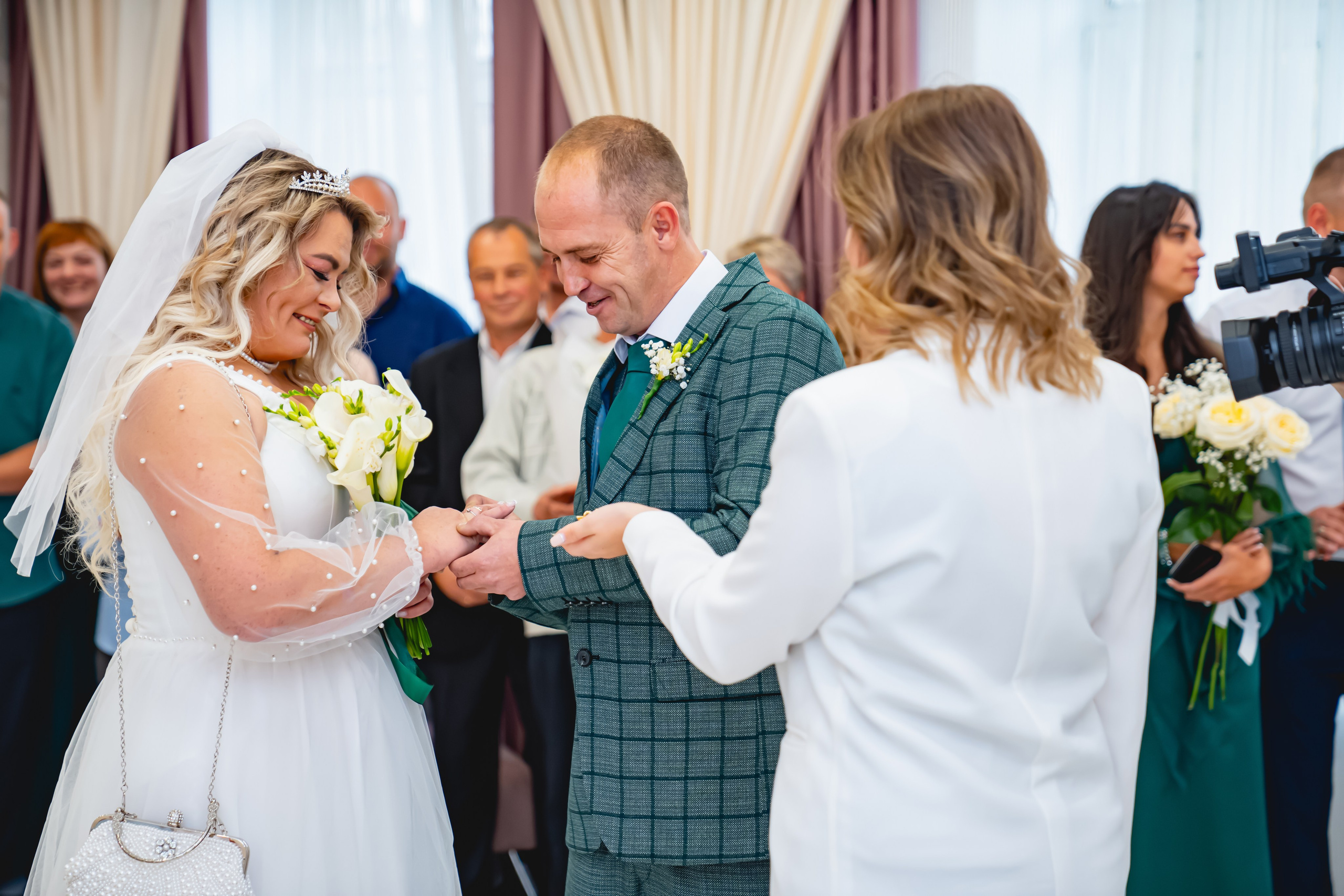 Осенняя Свадьба 2024. Занимаюсь профессиональной фотографией и живу рядом с Байкалом. Работаю в разных жанрах