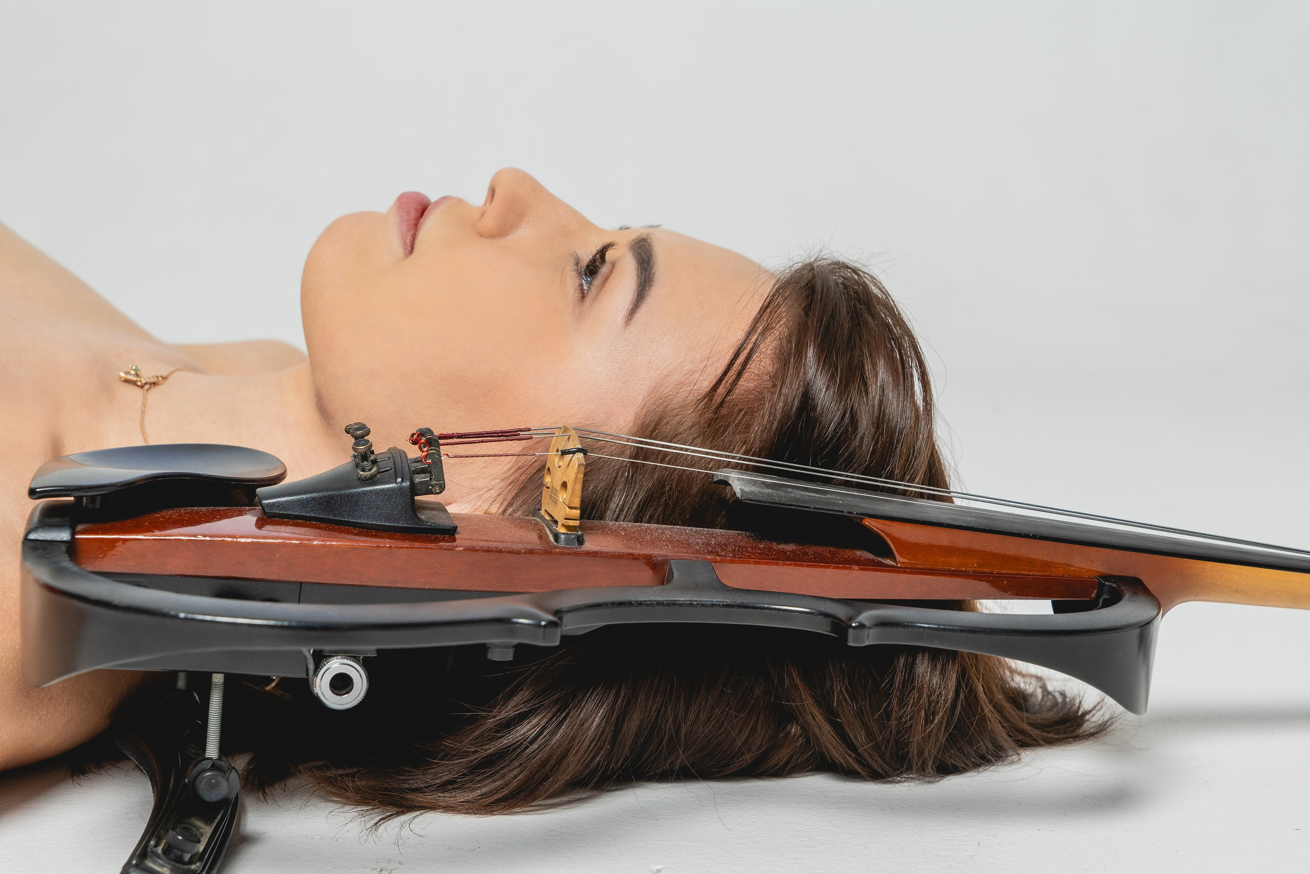 Актриса и музыкант в одном лице. Фотосессия Евы. Занимаюсь профессиональной фотографией и живу рядом с Байкалом. Работаю в разных жанрах