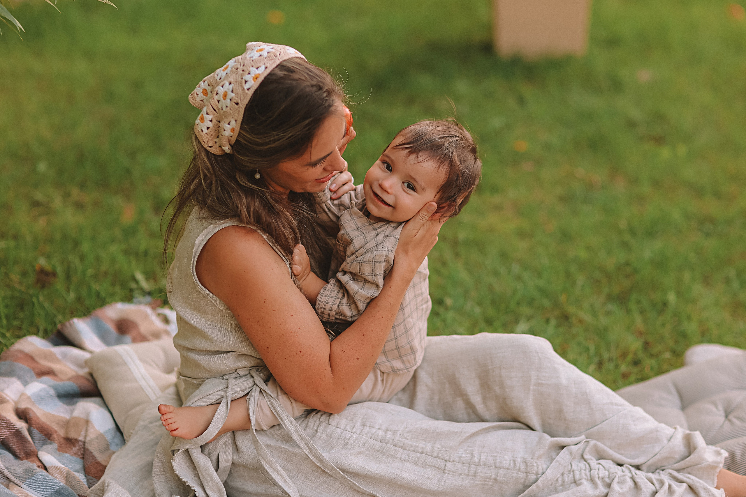 Стирка у дома. Семейный фотограф Тюмень, фотограф на роды Салмина Мария