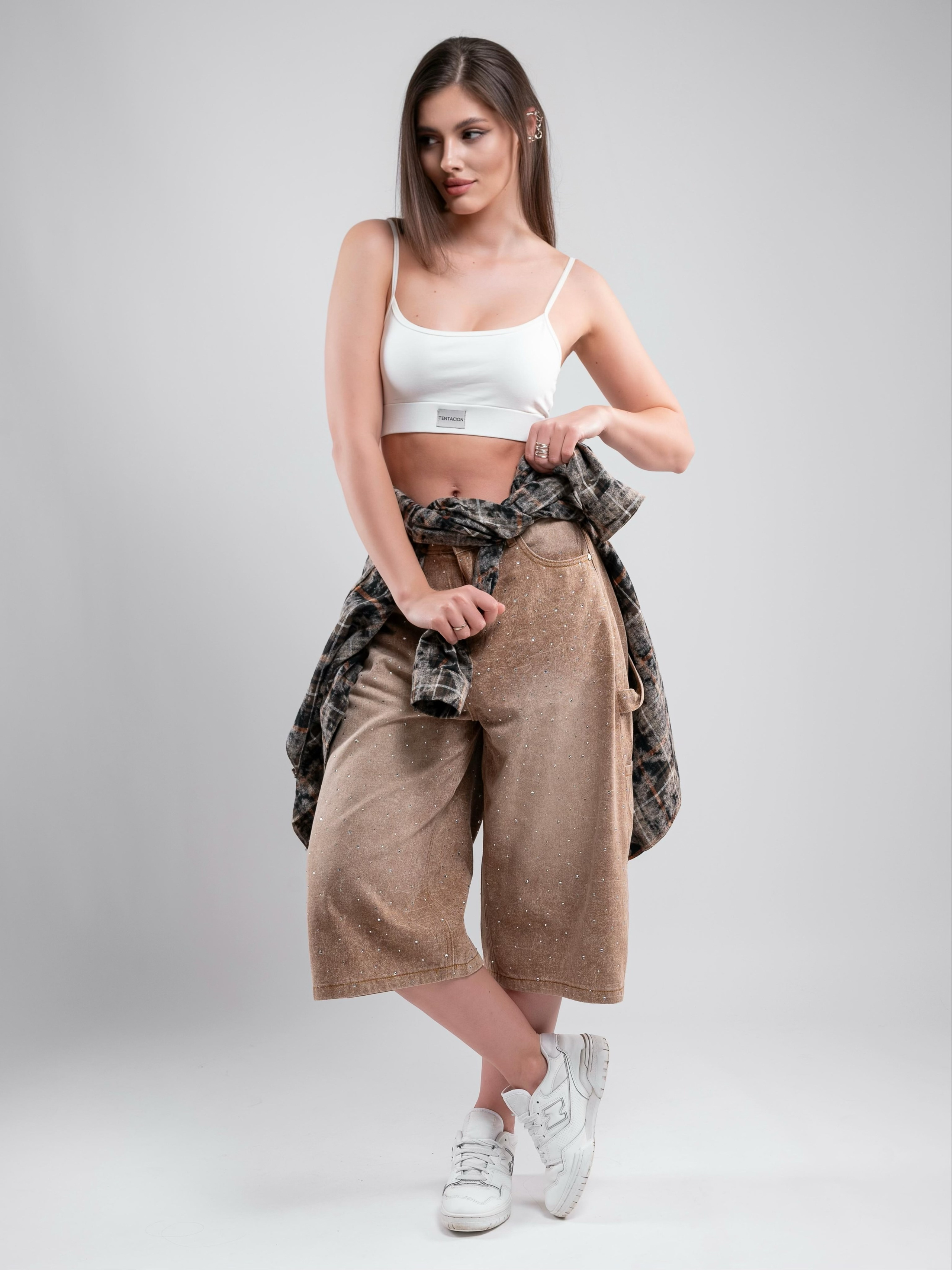 Джинсовые бриджи. Предметный фотограф, фото для маркетплейсов Пятигорск, КМВ