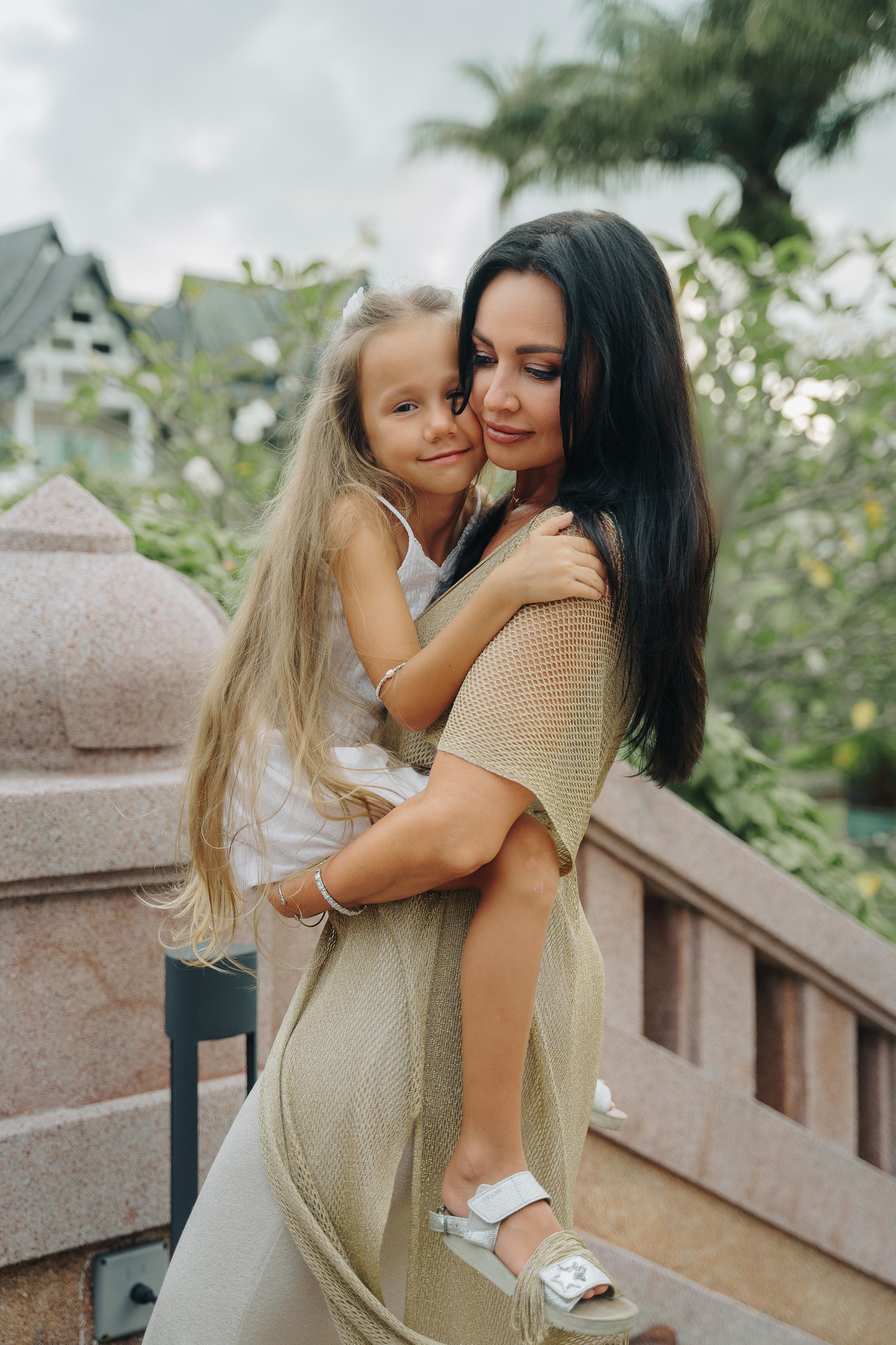 Family photoshoot. Professional Wedding Photography, Portraits, and Studio Photoshoots in Phuket