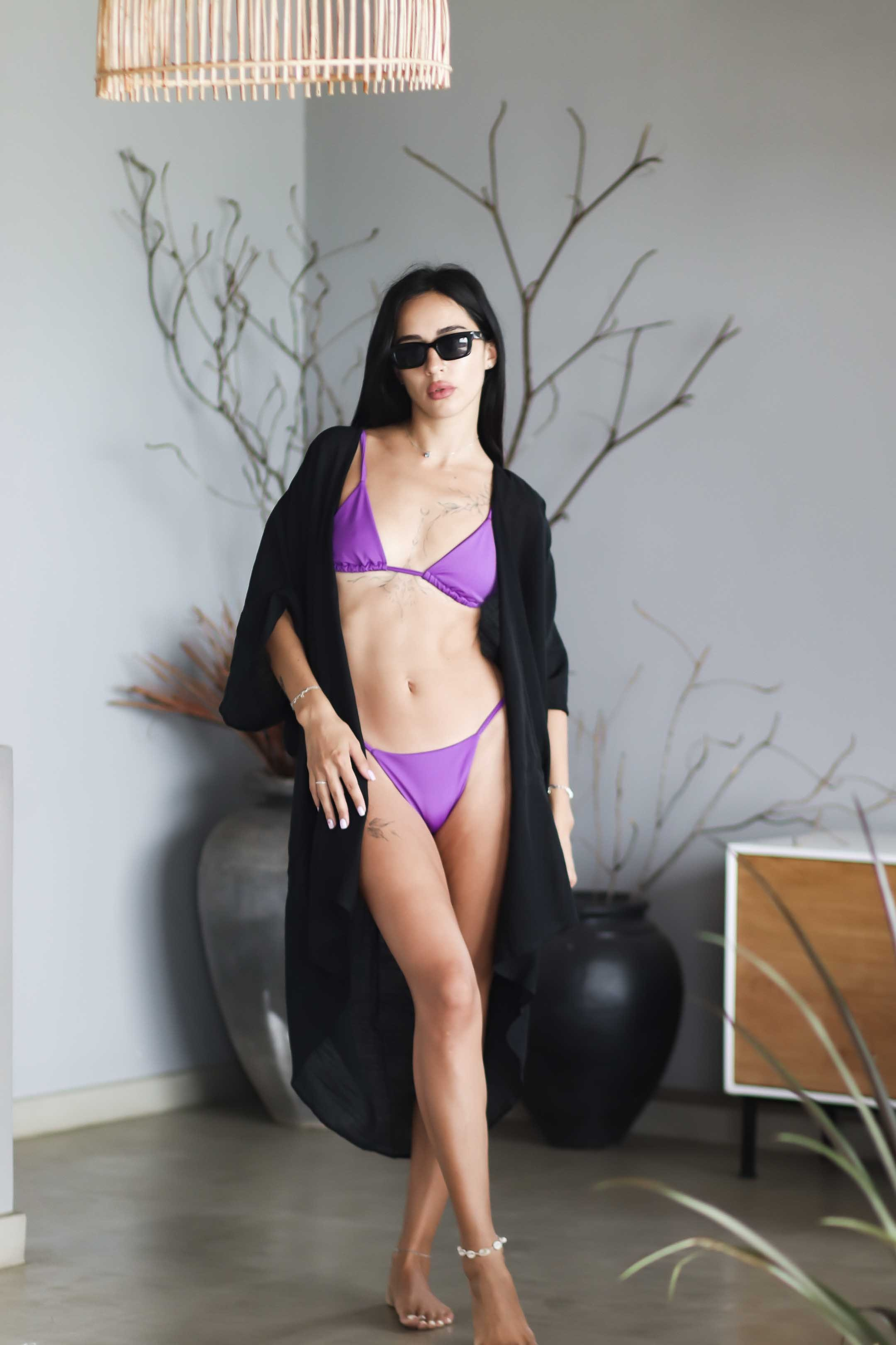 Коллекция купальников бикини. Фотограф на Шри-Ланке