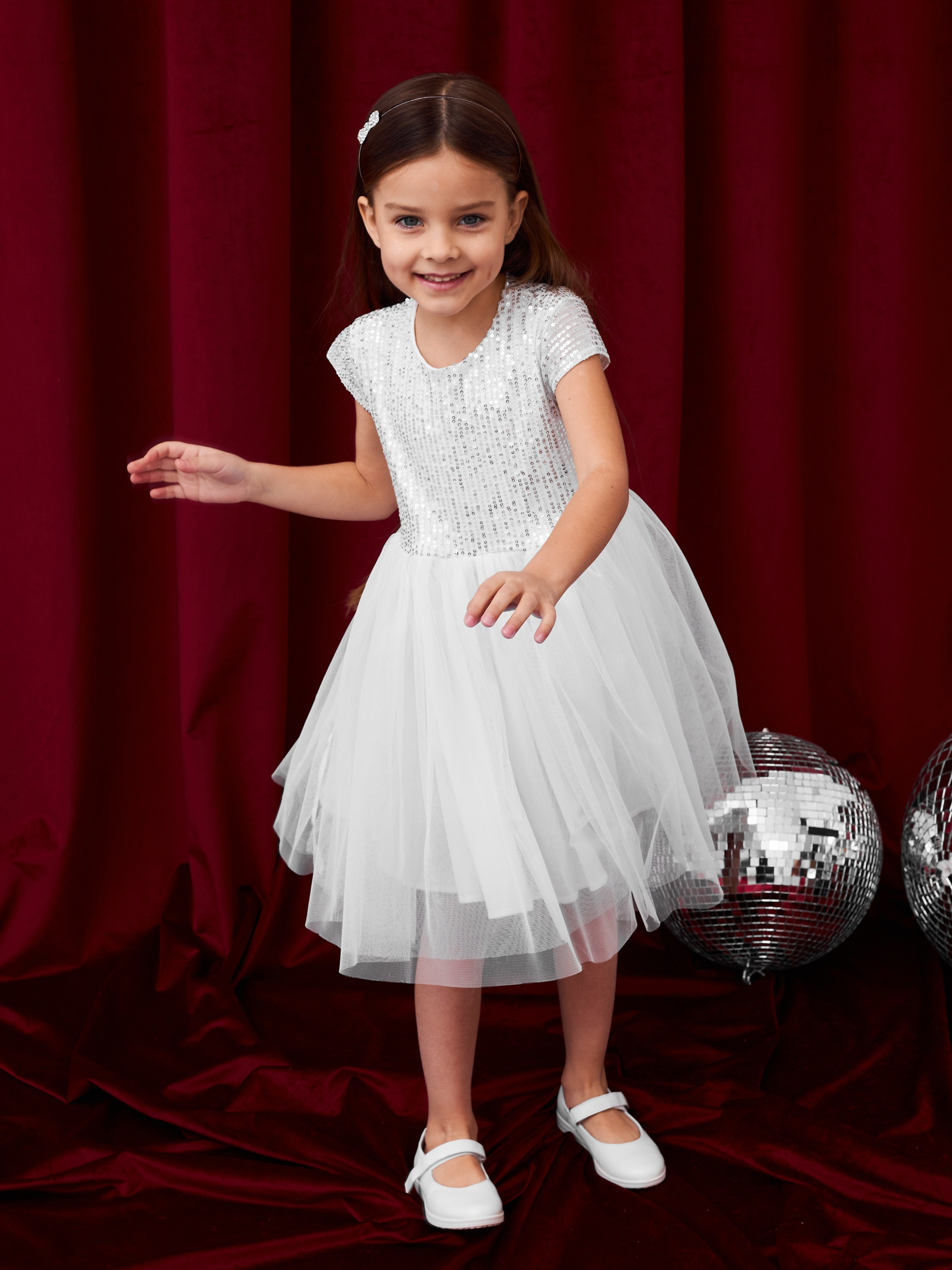 Фотосъемка детских новогодних костюмов Екатеринбург Wildberries ВБ Ozon Озон фотосессия детей Екб заказать цена фотосъемка товара WB карнава. Фотограф Екатеринбург Анастасия Жерновская | Маркетплейсы и нейрофото