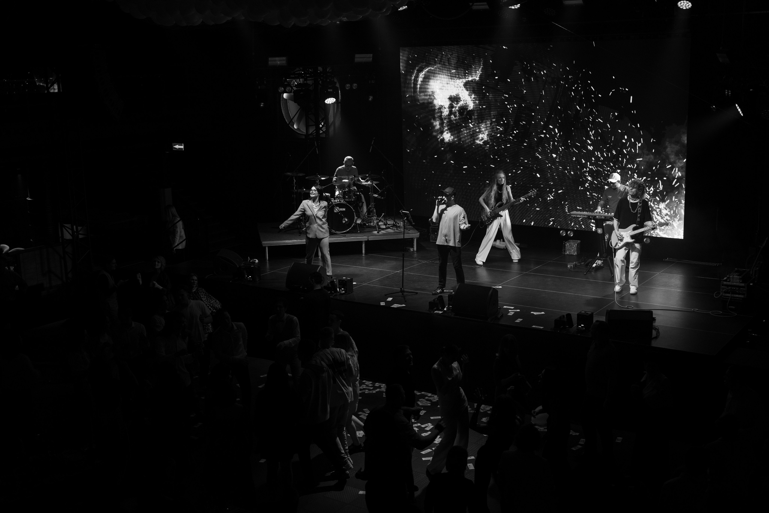 Выпускной Гимназия 7. Свадебный и репортажный фотограф Элина Козырьянова