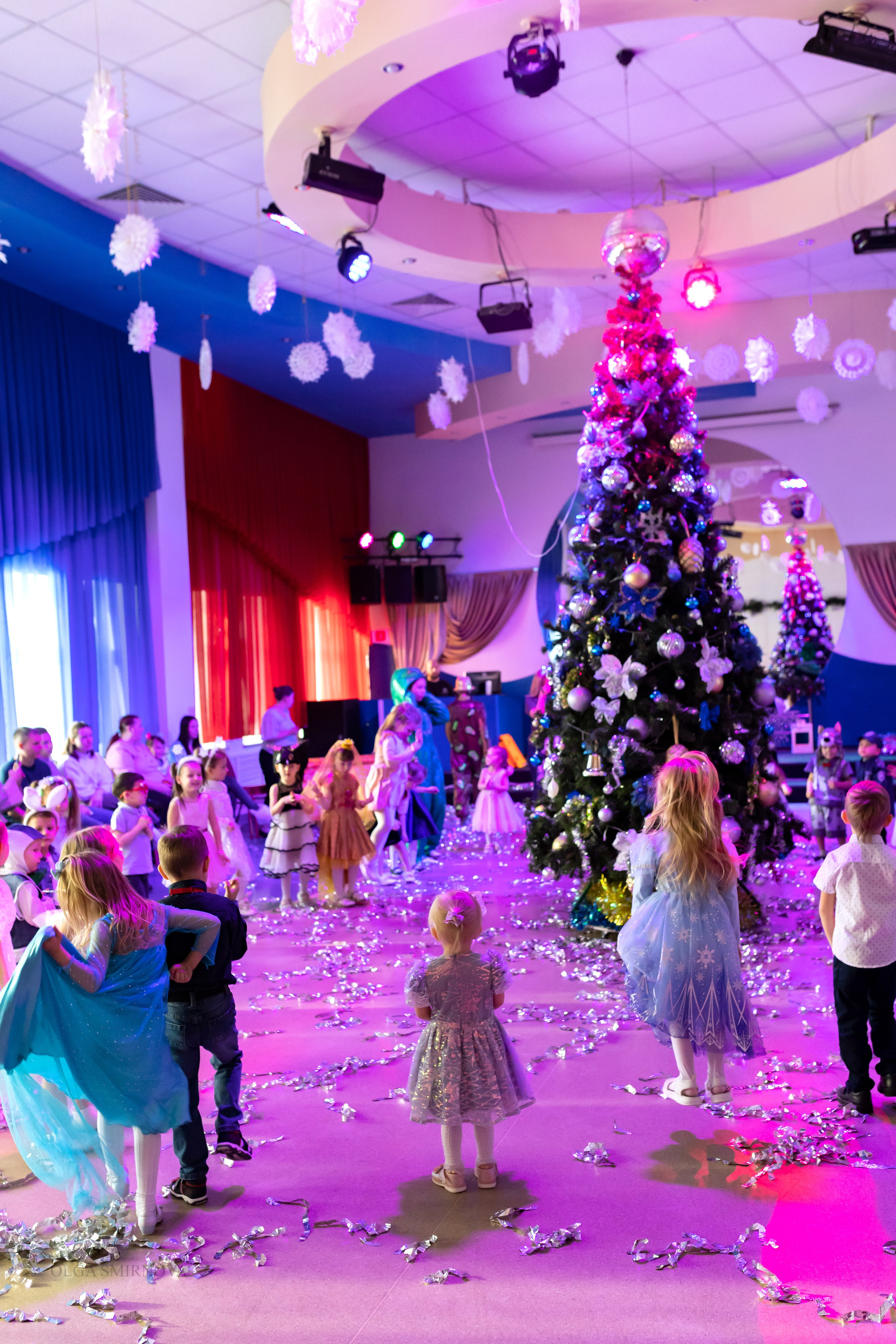 Утренник в ДОФ 04.01.25. Ольга Смирнова юрист, фотограф