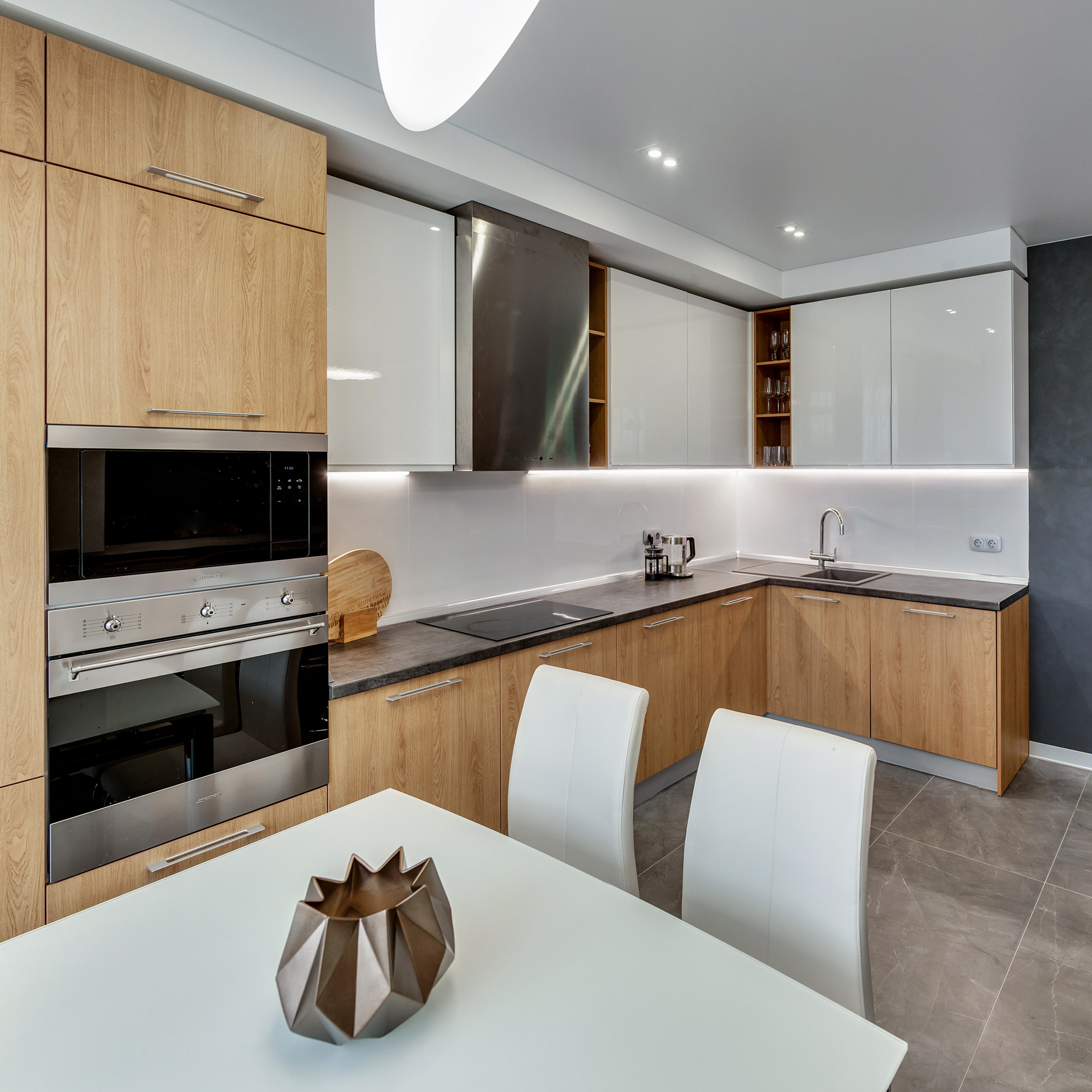 Трехкомнатная квартира с огромным котом. Фотограф для бизнеса Сергей Чирков. Город Ижевск, Удмуртия