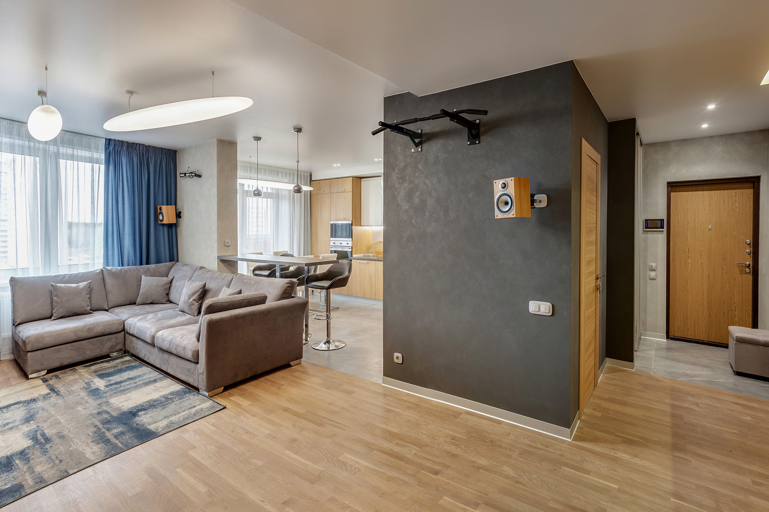 Трехкомнатная квартира с огромным котом. Фотограф для бизнеса Сергей Чирков. Город Ижевск, Удмуртия