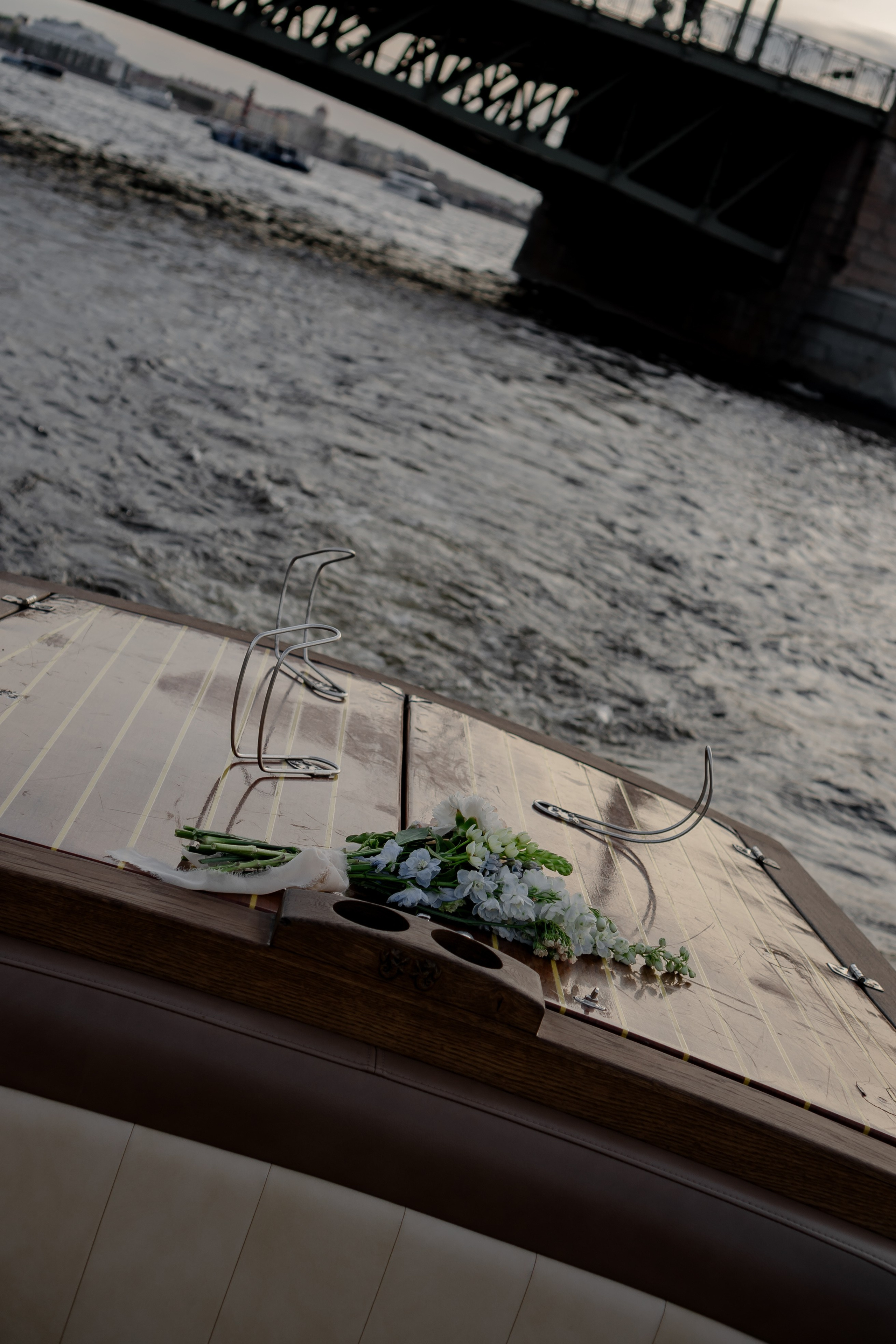 СВАДЕНБНАЯ СЬЕМКА НА КАТЕРЕ ПО КАНАЛАМ САНКТ-ПЕТЕРБУРГА И В АКВАТОРИИ НЕВЫ. Профессиональный фотограф, Санкт-Петербург — Виктория Богомолова