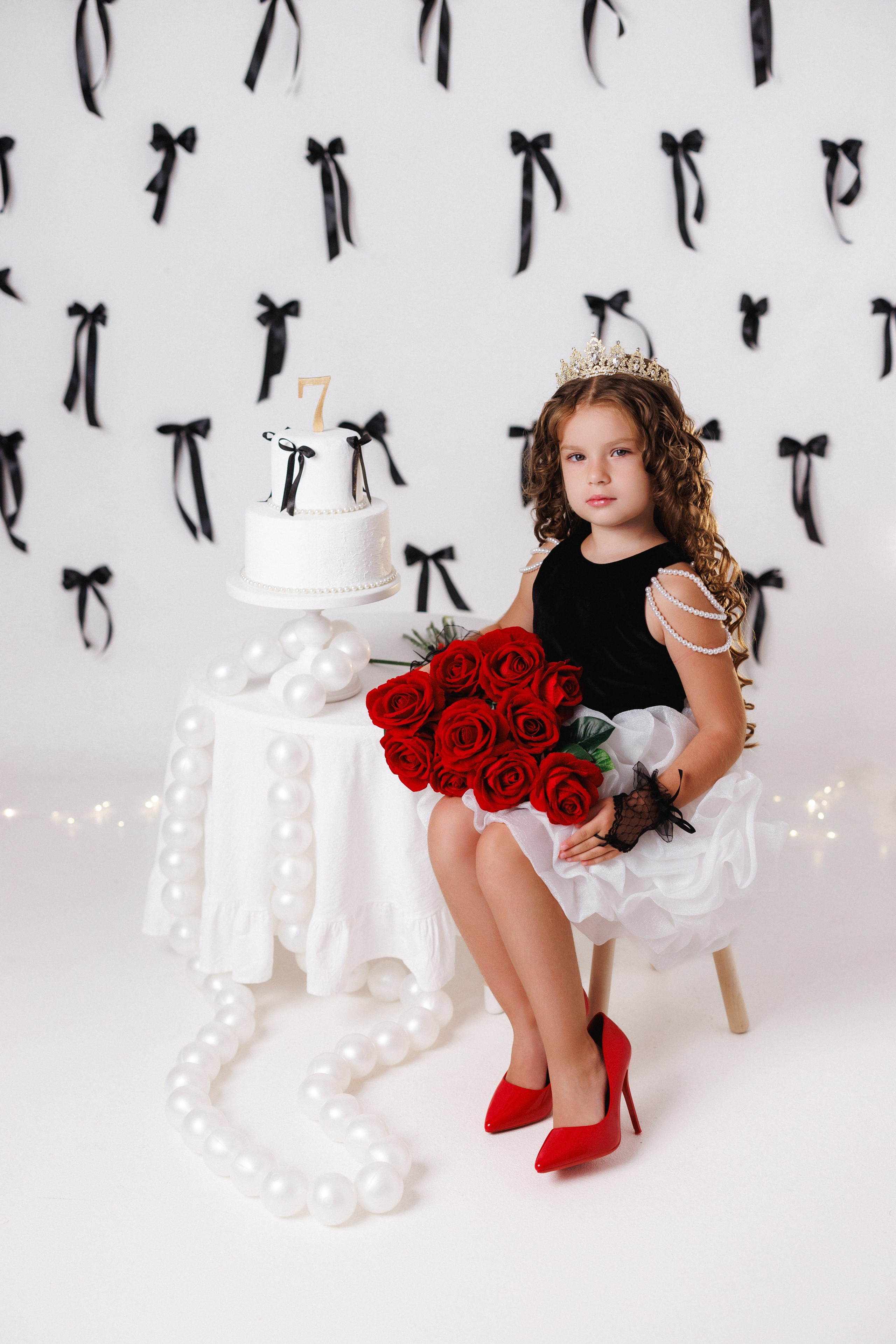 Детская фотосессия к Дню рождения для девочек, фотостудия «Антураж». Семейный и детский фотограф в Краснодаре Анна Трашкова