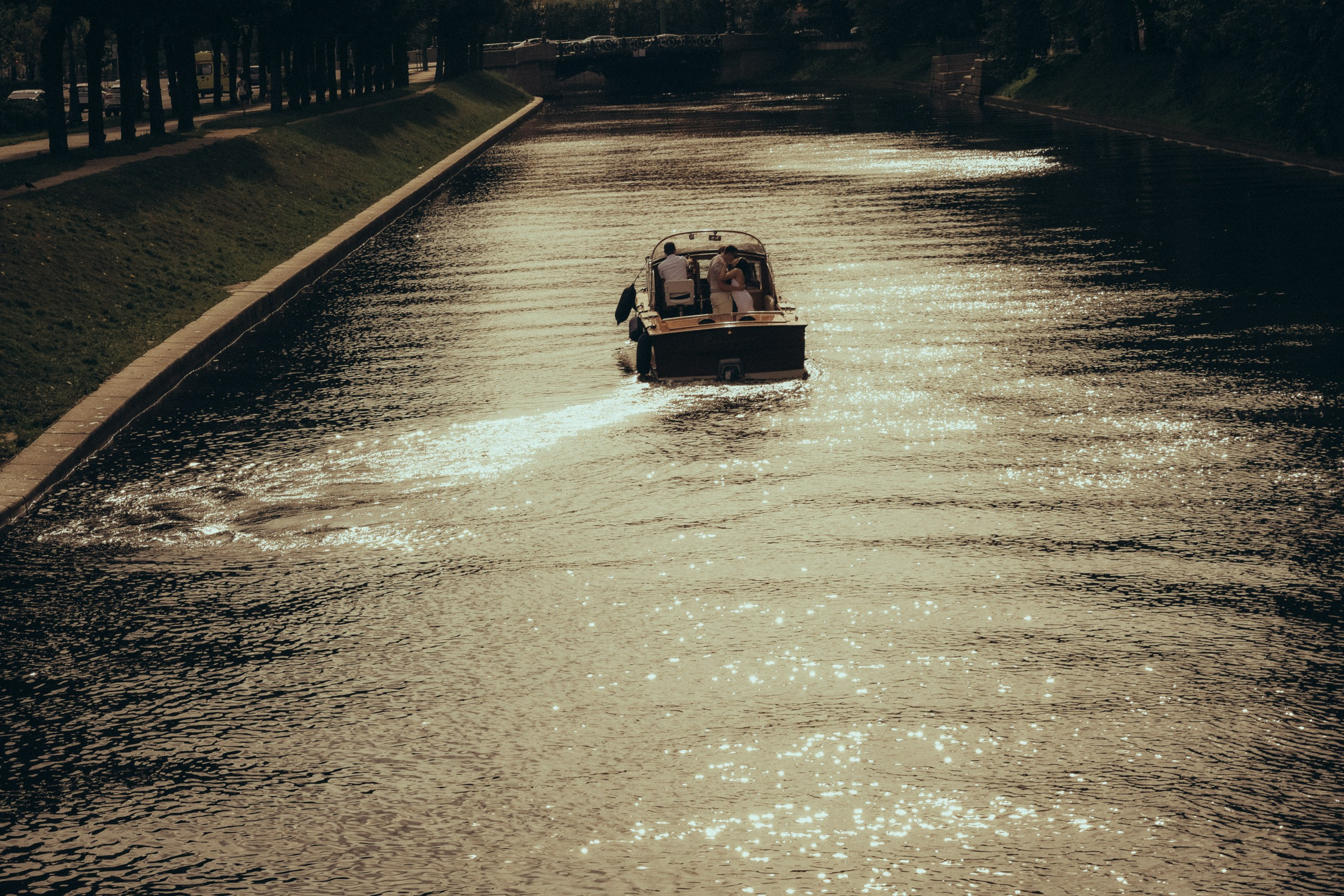 СВАДЕНБНАЯ СЬЕМКА НА КАТЕРЕ ПО КАНАЛАМ САНКТ-ПЕТЕРБУРГА И В АКВАТОРИИ НЕВЫ. Профессиональный фотограф, Санкт-Петербург — Виктория Богомолова