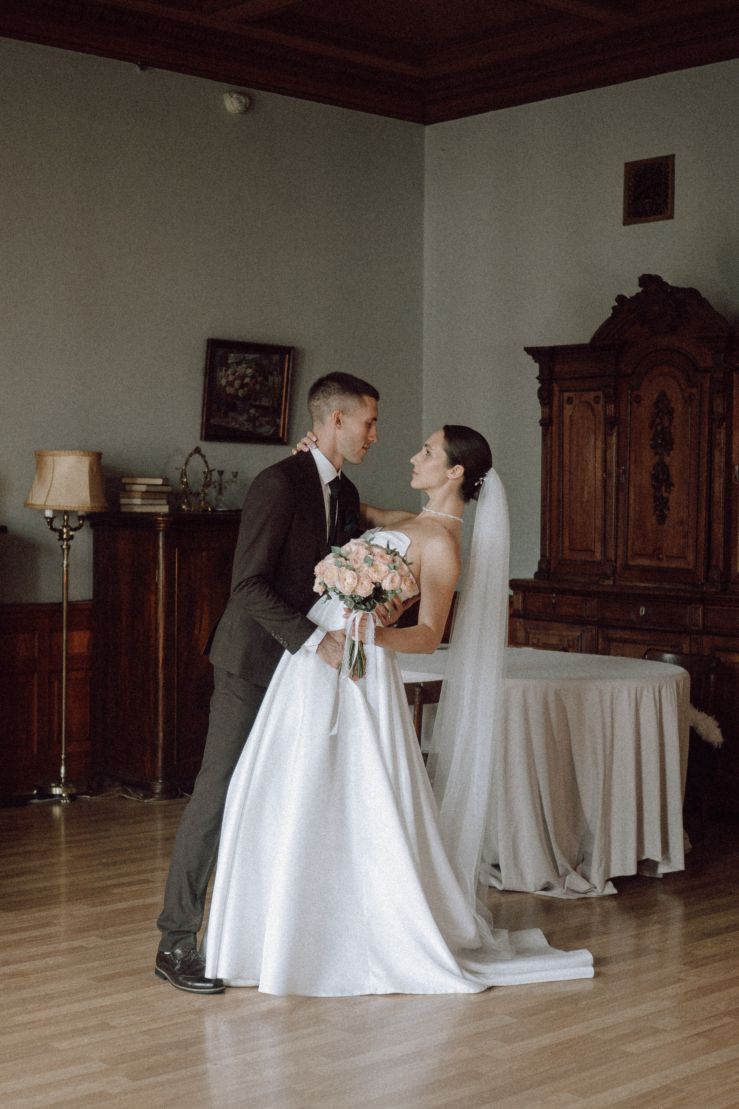 СВАДЕБНАЯ ПРОГУЛКА В САНТК-ПЕТЕРБУРГЕ (ИСАКИЕВСКИЙ СОБОР, ЗИМНЯЯ КАНАВКА, ЭРМИТАЖ И БОЛЬШАЯ МОРСКАЯ УЛИЦА). Профессиональный фотограф, Санкт-Петербург — Виктория Богомолова