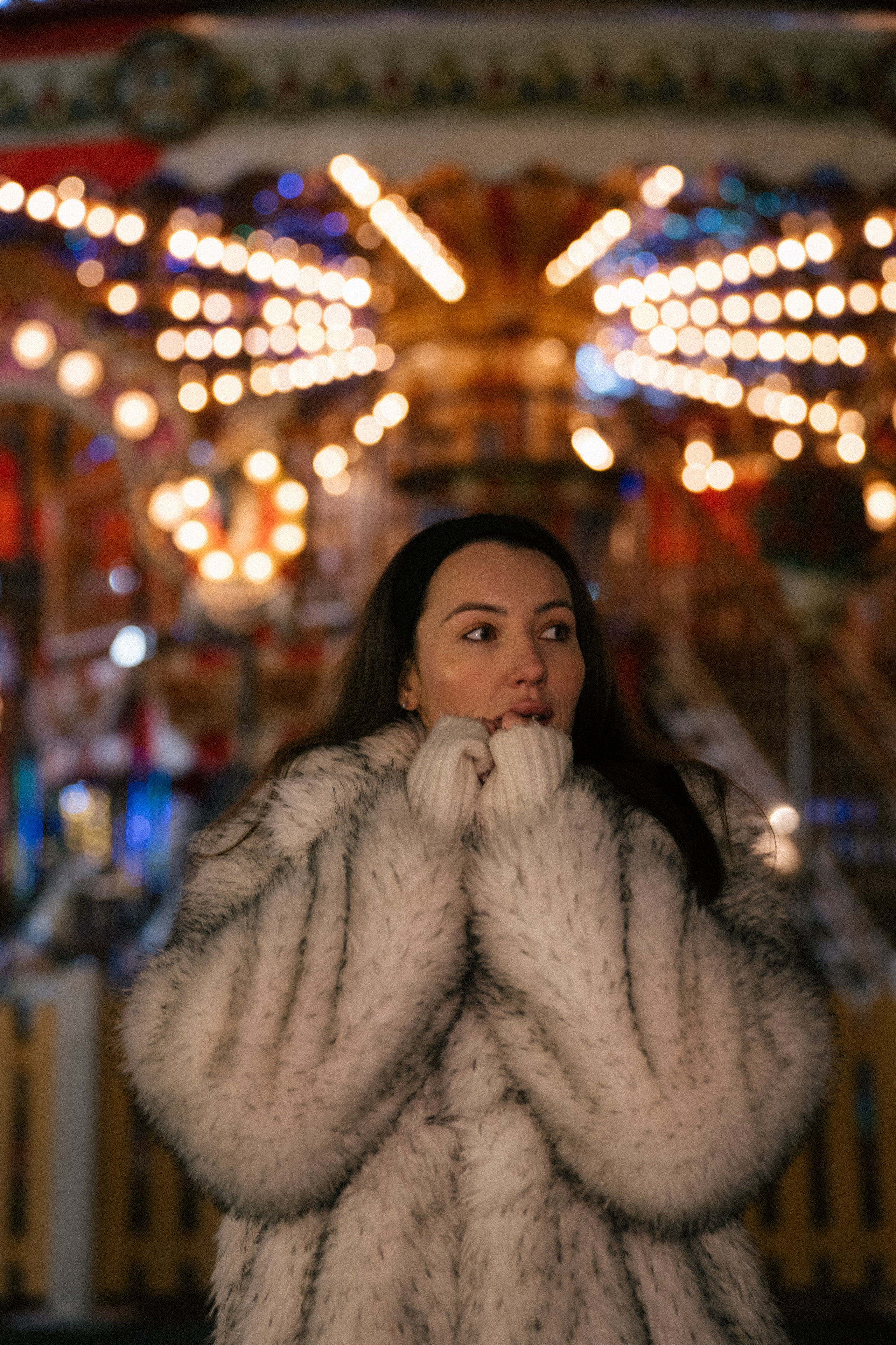 ПРОГУЛКА НА МАНЕЖНОЙ ПЛОЩАДИ ДЛЯ ДЕВУШКИ ПЕРЕД НОВЫМ ГОДОМ (НОВОГОДНЯЯ ФОТОСЕССИИЯ НА МАНЕЖНОЙ ПЛОЩАДИ). Профессиональный фотограф, Санкт-Петербург — Виктория Богомолова