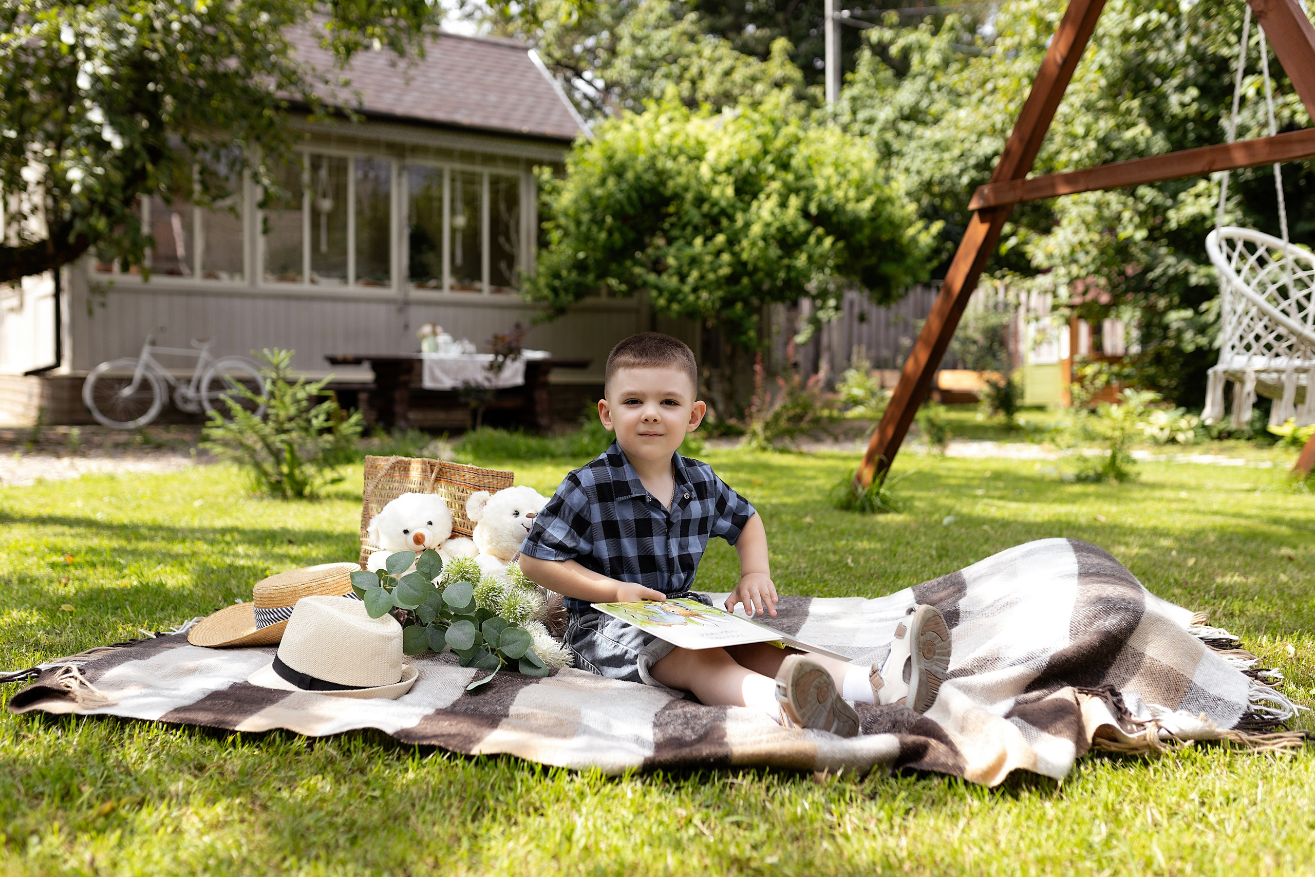 Семейная фотосессия на фотодаче в Купавне. Фотограф в Железнодорожном и Балашихе
