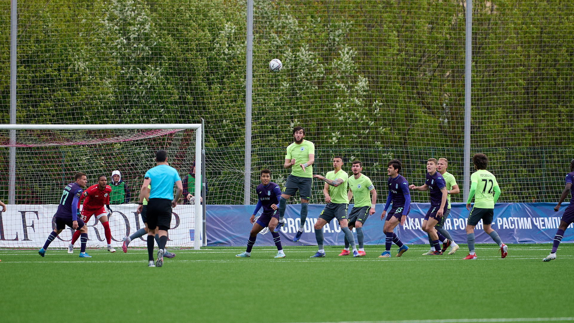 ФНЛ, Матч Родина - Уфа 2:1, футбол сезон 2022-2023, атака на ворота, прыжок и удар головой
