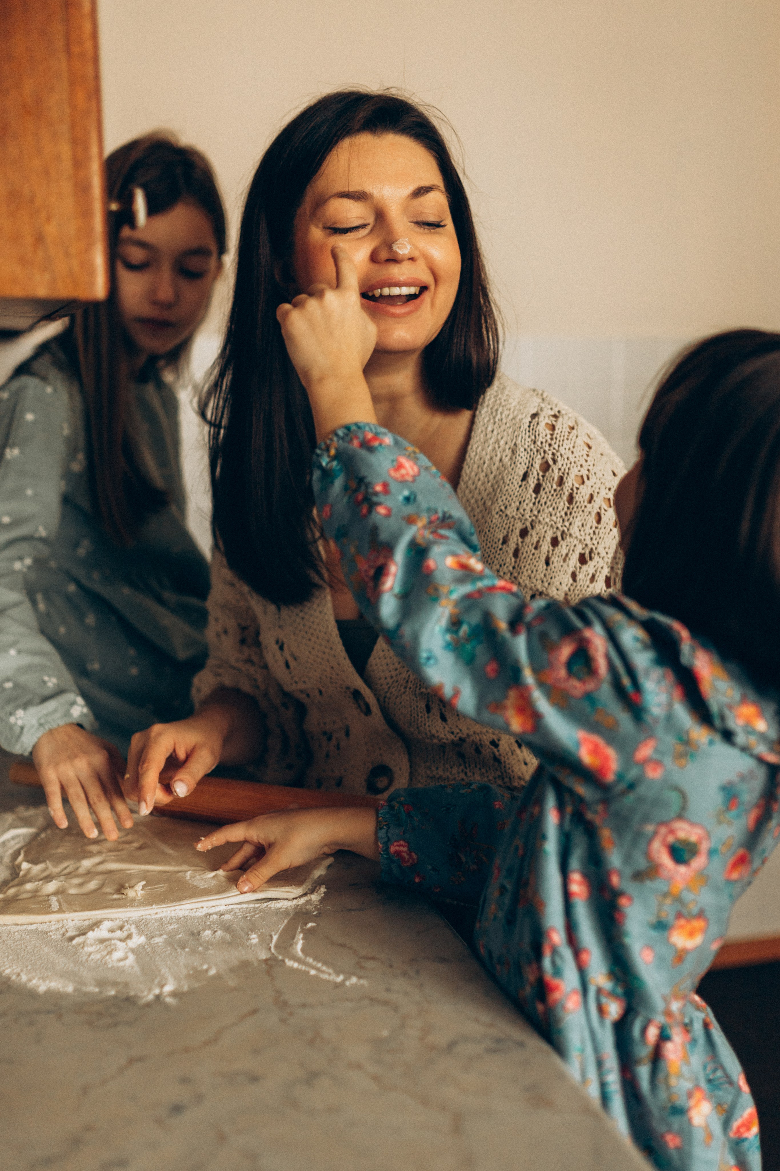 Наталья с Алиной и Ярославой. Семейный фотограф lifestyle в Новосибирске Елена Шпилевая