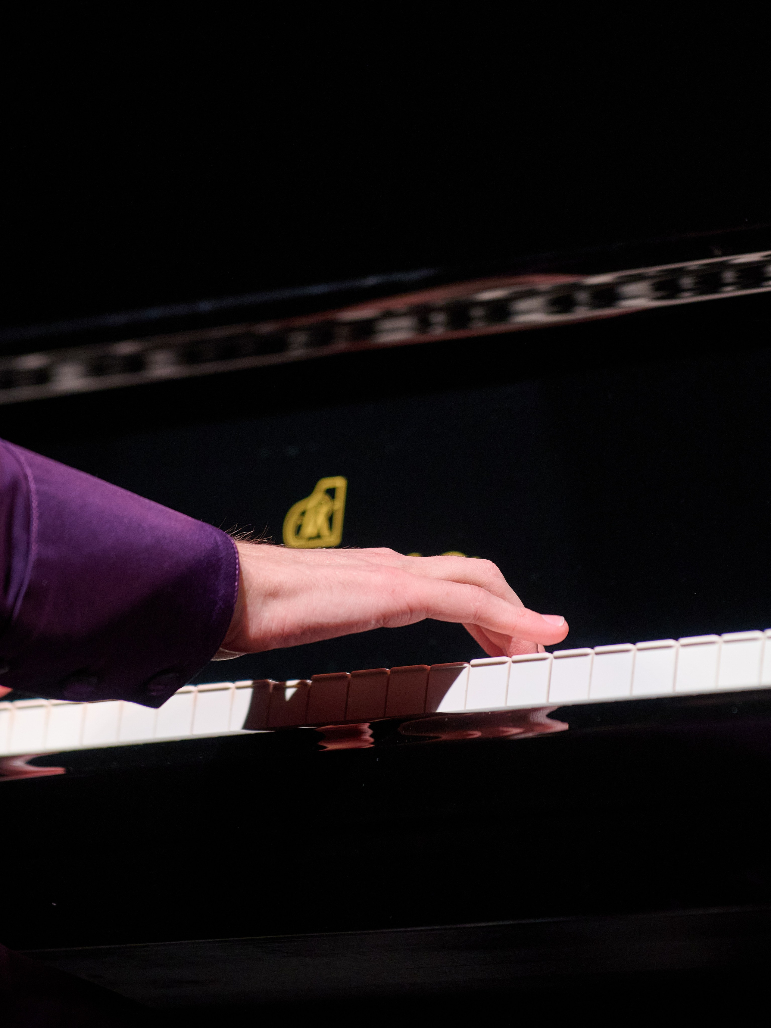 Фортепианный концерт монаха Авеля в Лахта-холл. Профессиональная репортажная фотосъёмка мероприятий в Санкт-Петербурге