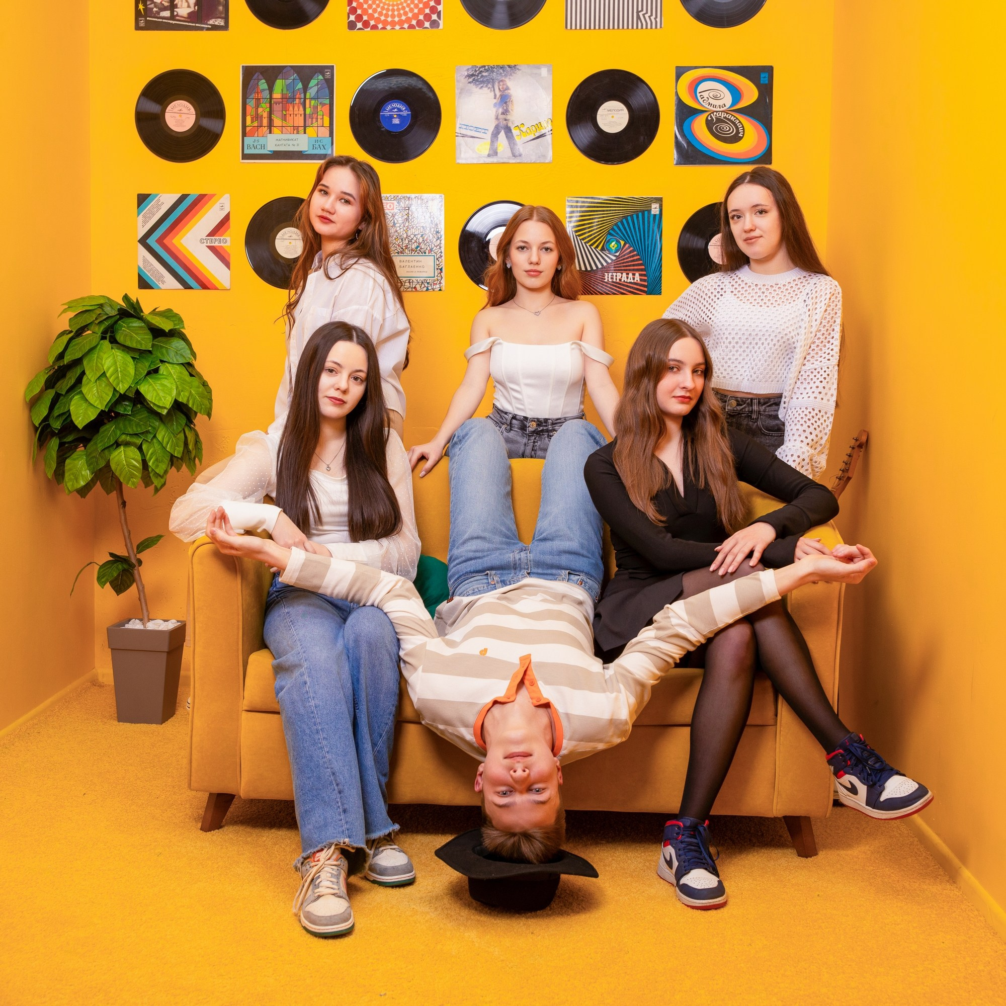 Фотосессия для выпускного альбома в студии: 72 школа 11б. СИГМА | Студия выпускных альбомов Красноярск