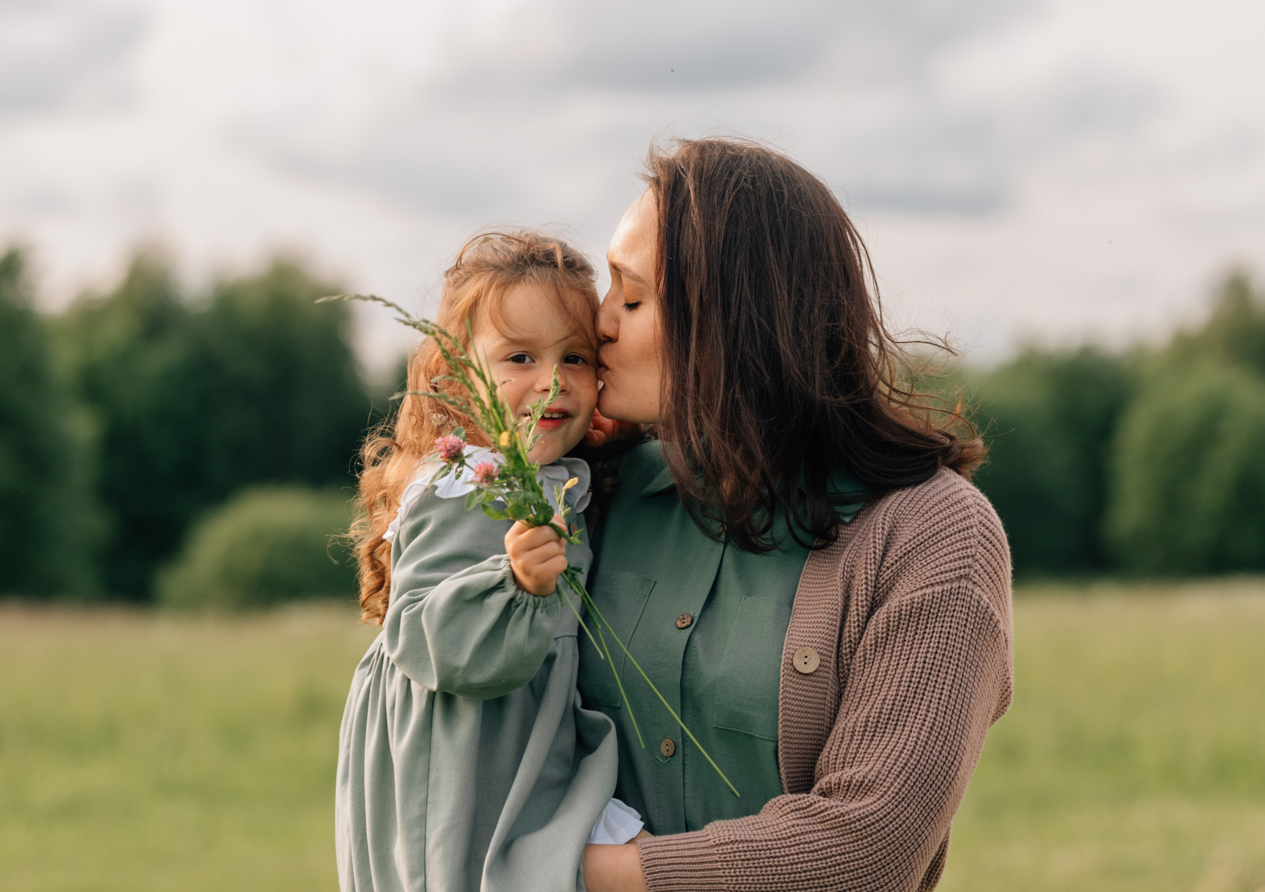 Анна, Марчелло, Настенька и Влада в поле. Фотограф Москва Светлана Кирюшина