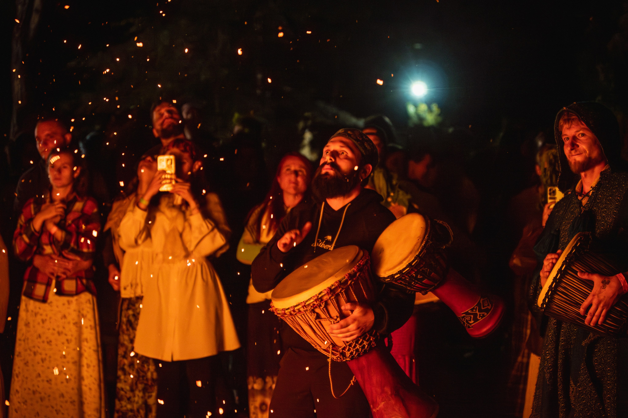 Белорусское Купалье. Занимаюсь профессиональной фотографией и живу рядом с Байкалом. Работаю в разных жанрах