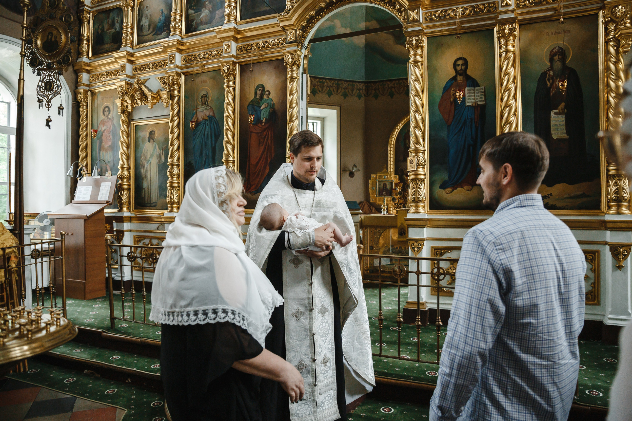 Крещение в храме Спаса Нерукотворного Образа в Б.Свинорье Г.Москвы. Фотограф на Крещение Москва