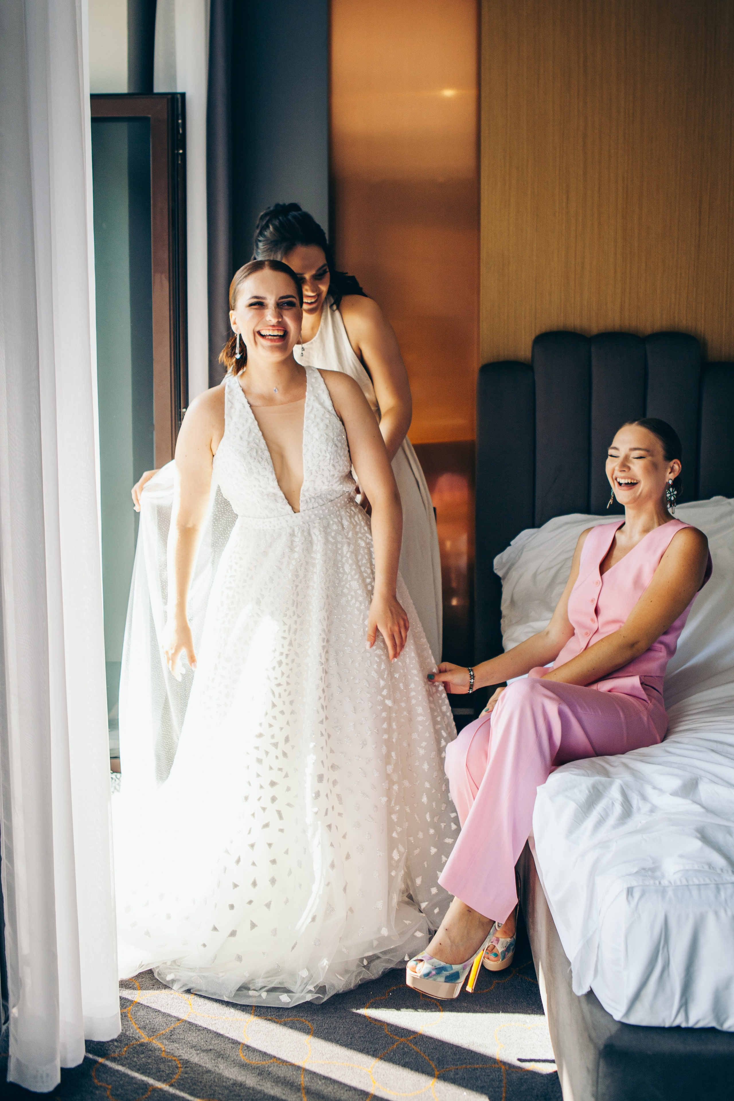 Свадебная фотосессия в отеле hartwell hotel и на патриарших прудах. Фотограф Ольга Ефремова