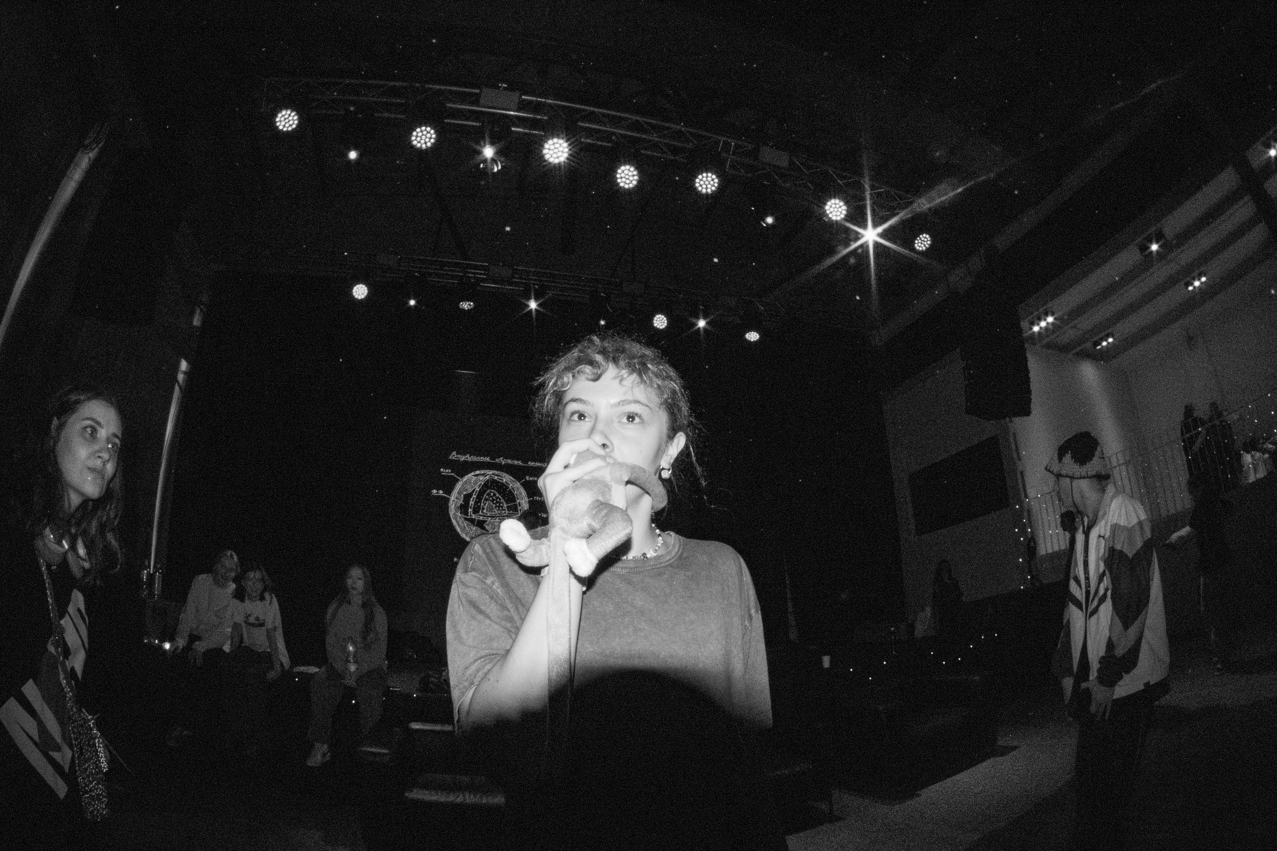 LORDS OF THE UNDERGROUND 27/10/25 (@youlovebu). Соня бу тебя сфоткала