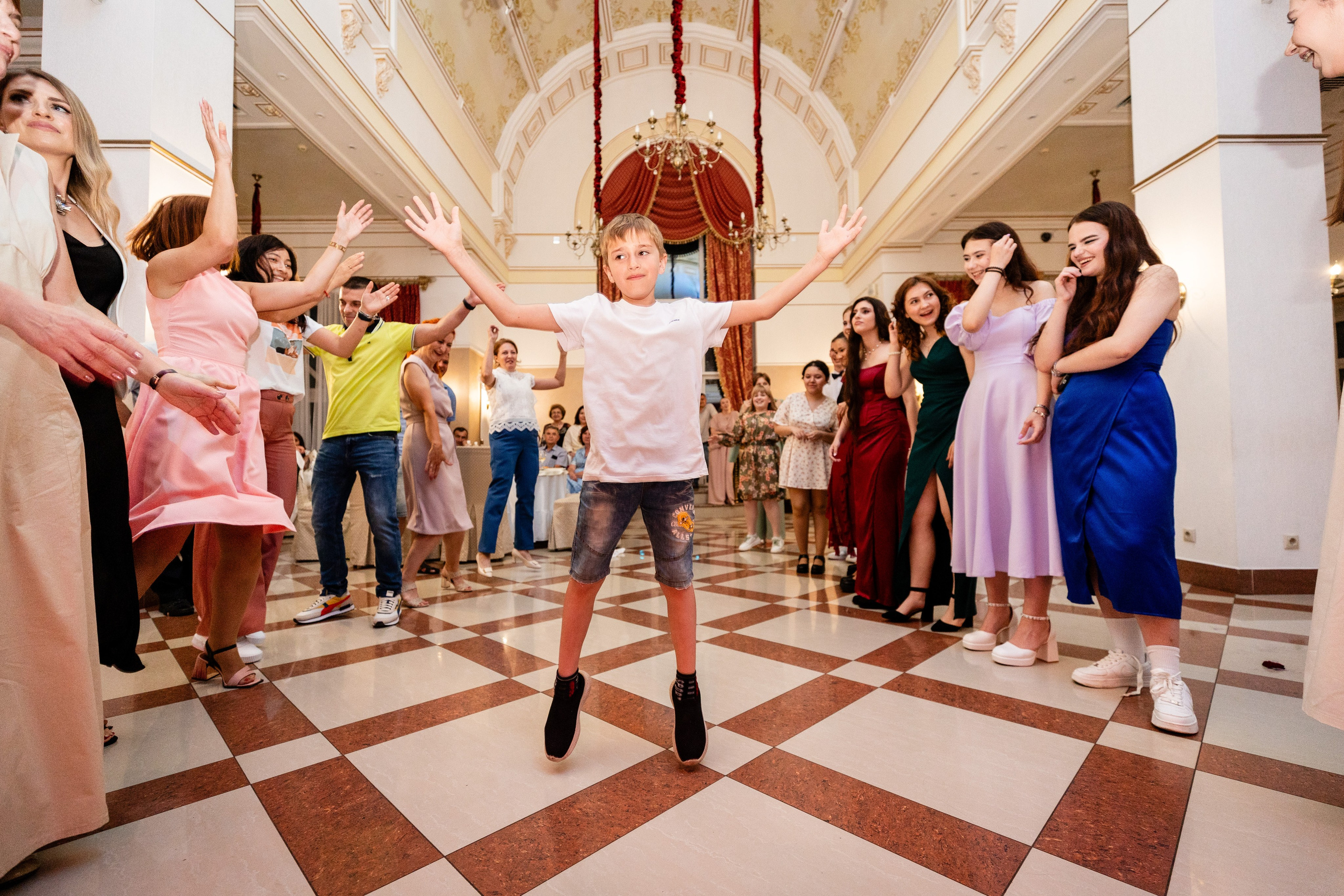 Школьный выпускной. Детский фотограф видеограф в Хабаровске Михаил Орлов