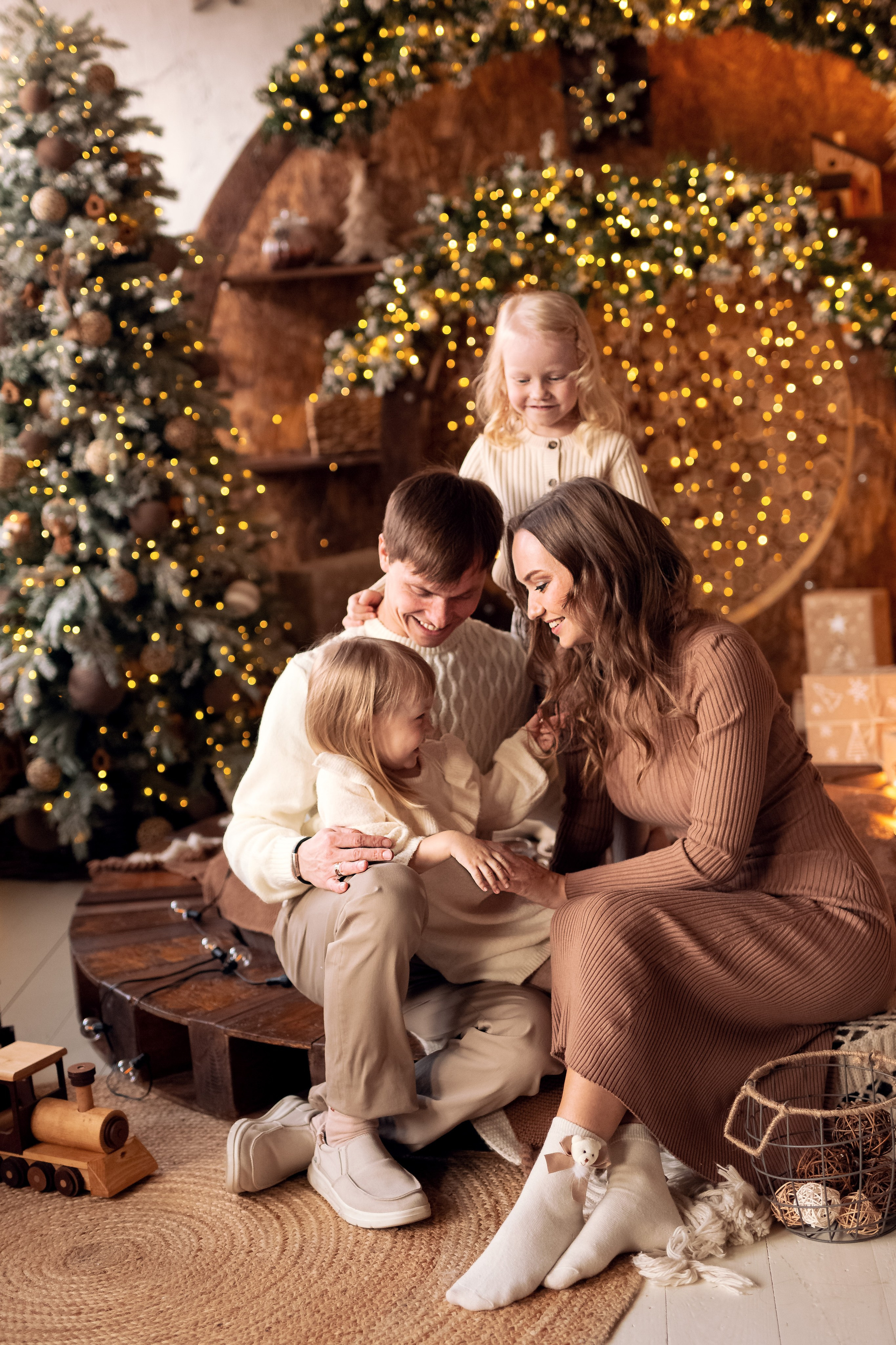 Семья в новогодней студии. Семейный и детский фотограф в Москве Юлия