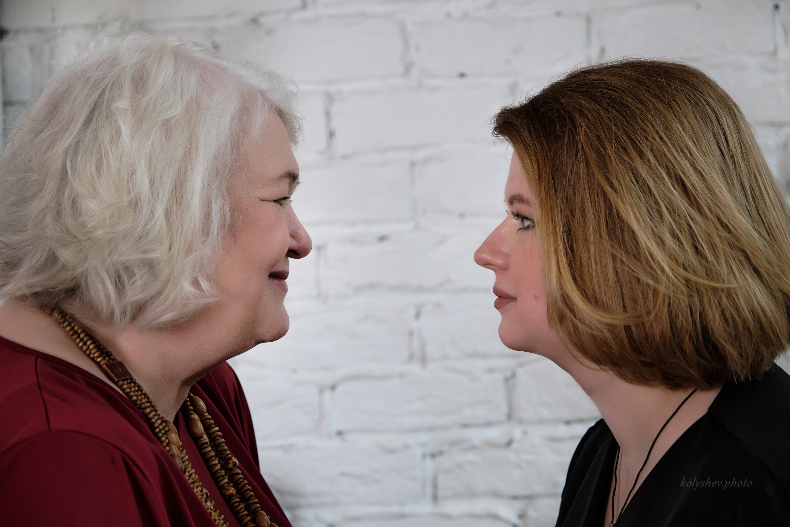 Семейная фотосессия мамы и дочки в студии Анна. Портретный фотограф на новый год в Москве Виктория Колышева