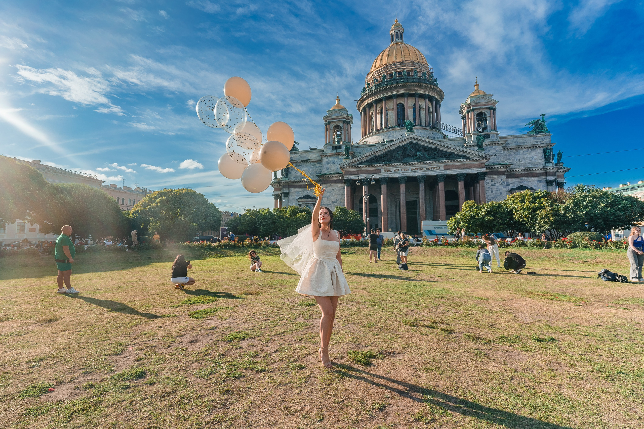 Фотосъемка девичника, встреча девушек, веселые женские портреты