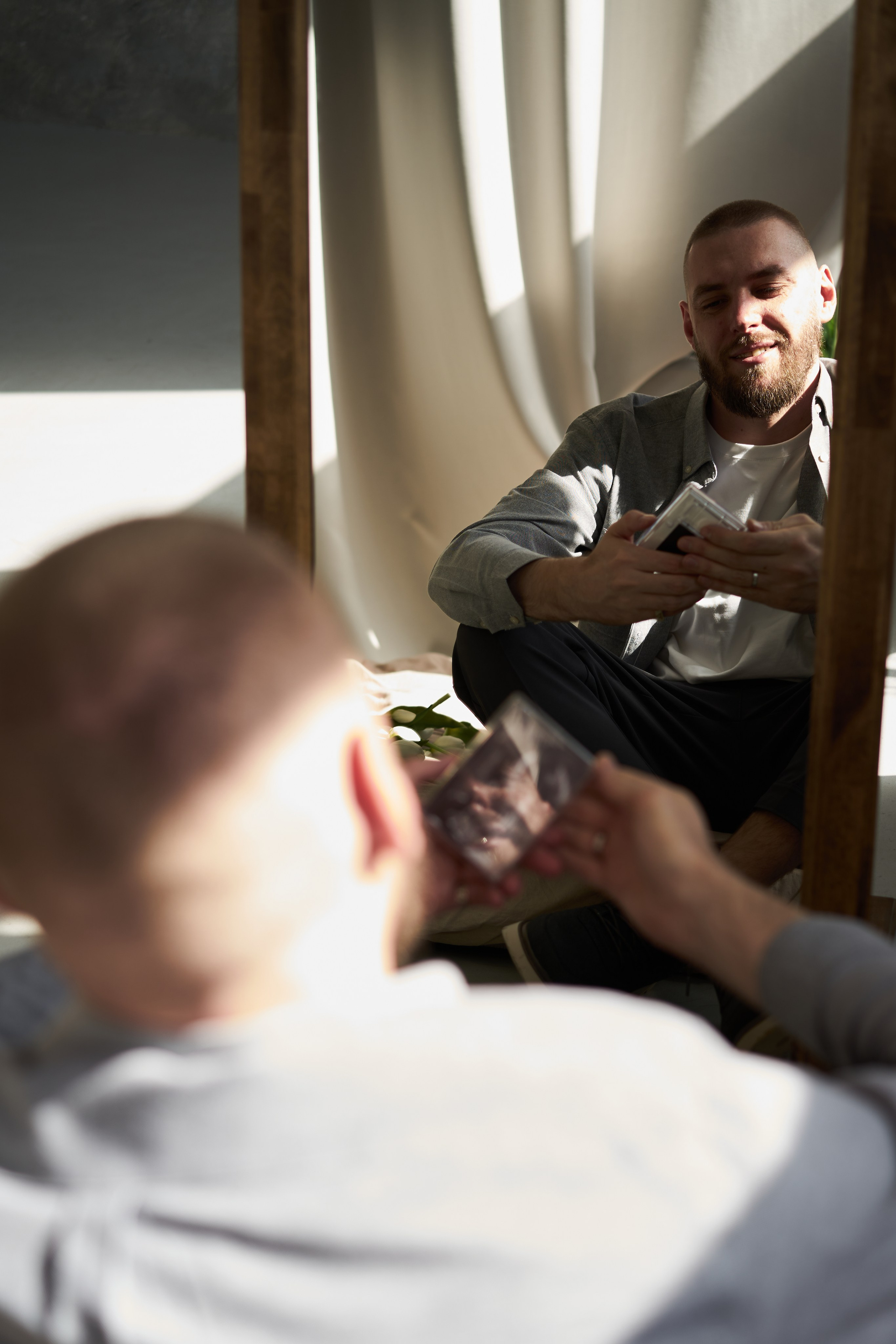 Беременность съемка пары в студии. Фотограф Екатеринбург Кокшарова Александра