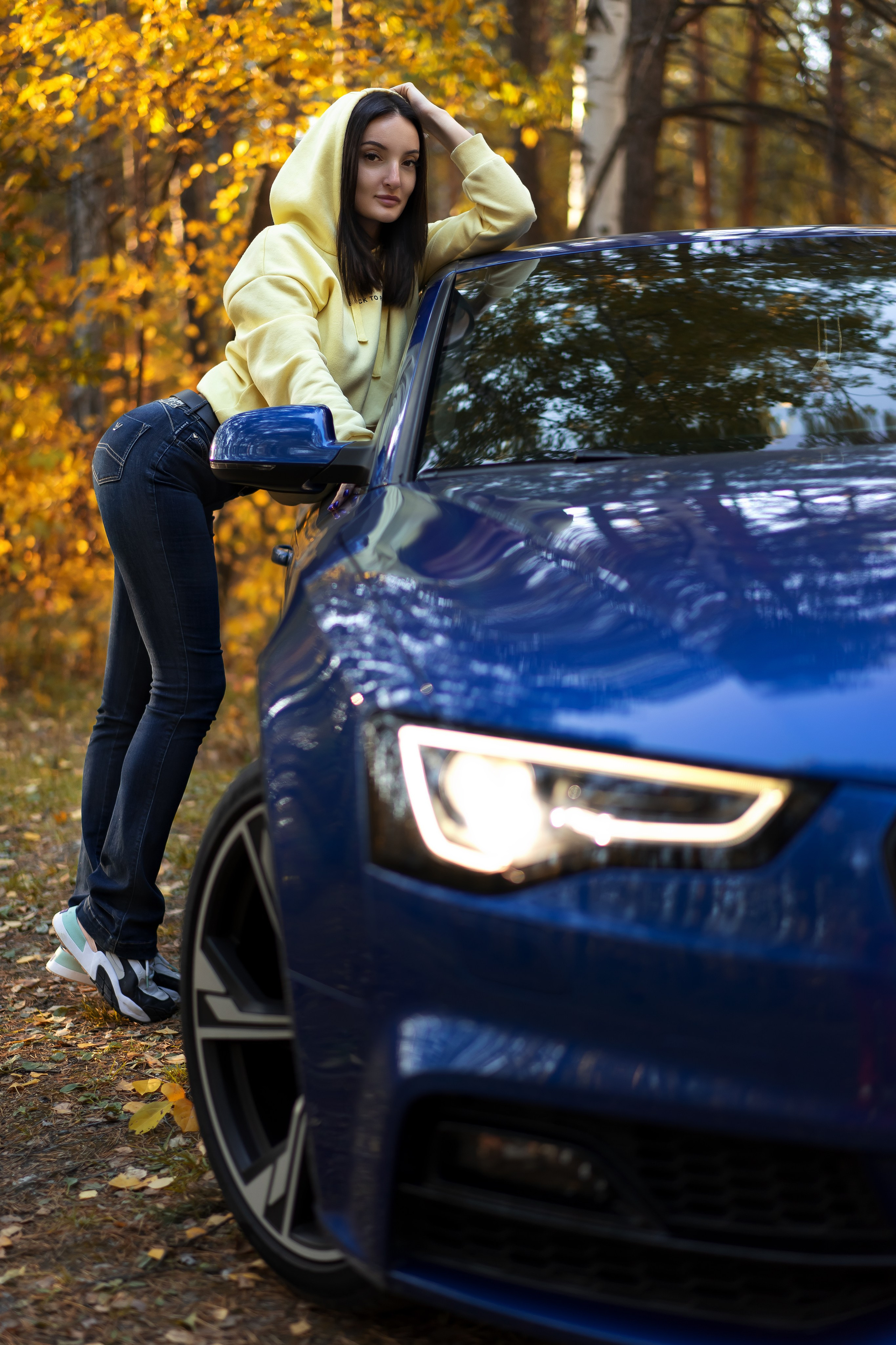 Портретная фотосессия с машиной. Фотограф Екатеринбург Кокшарова Александра
