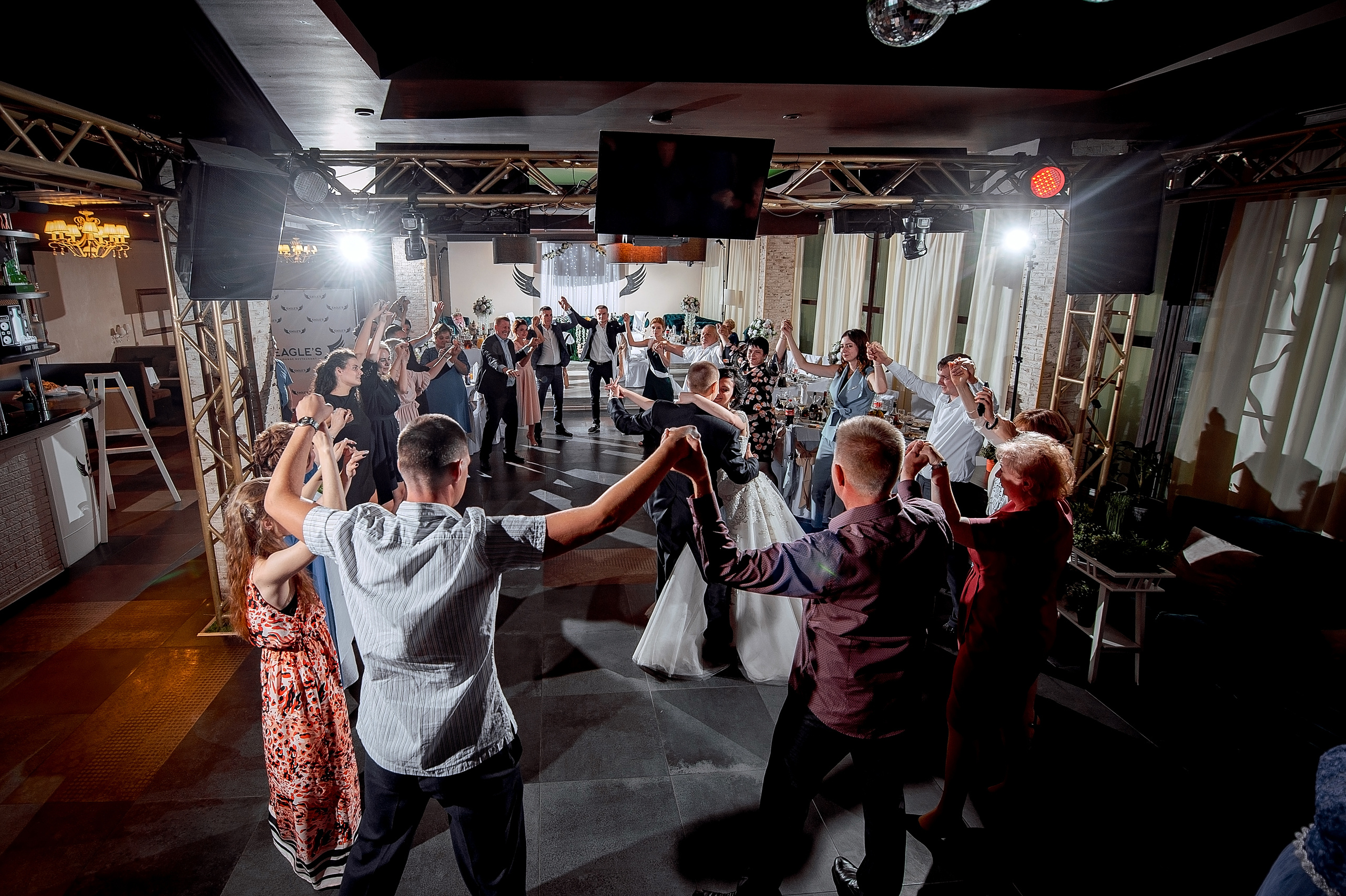 Свадьба в Ивантеевке летом полный день. Свадебный и семейный фотограф Виктория Носачёва. Щелково, Москва и МО