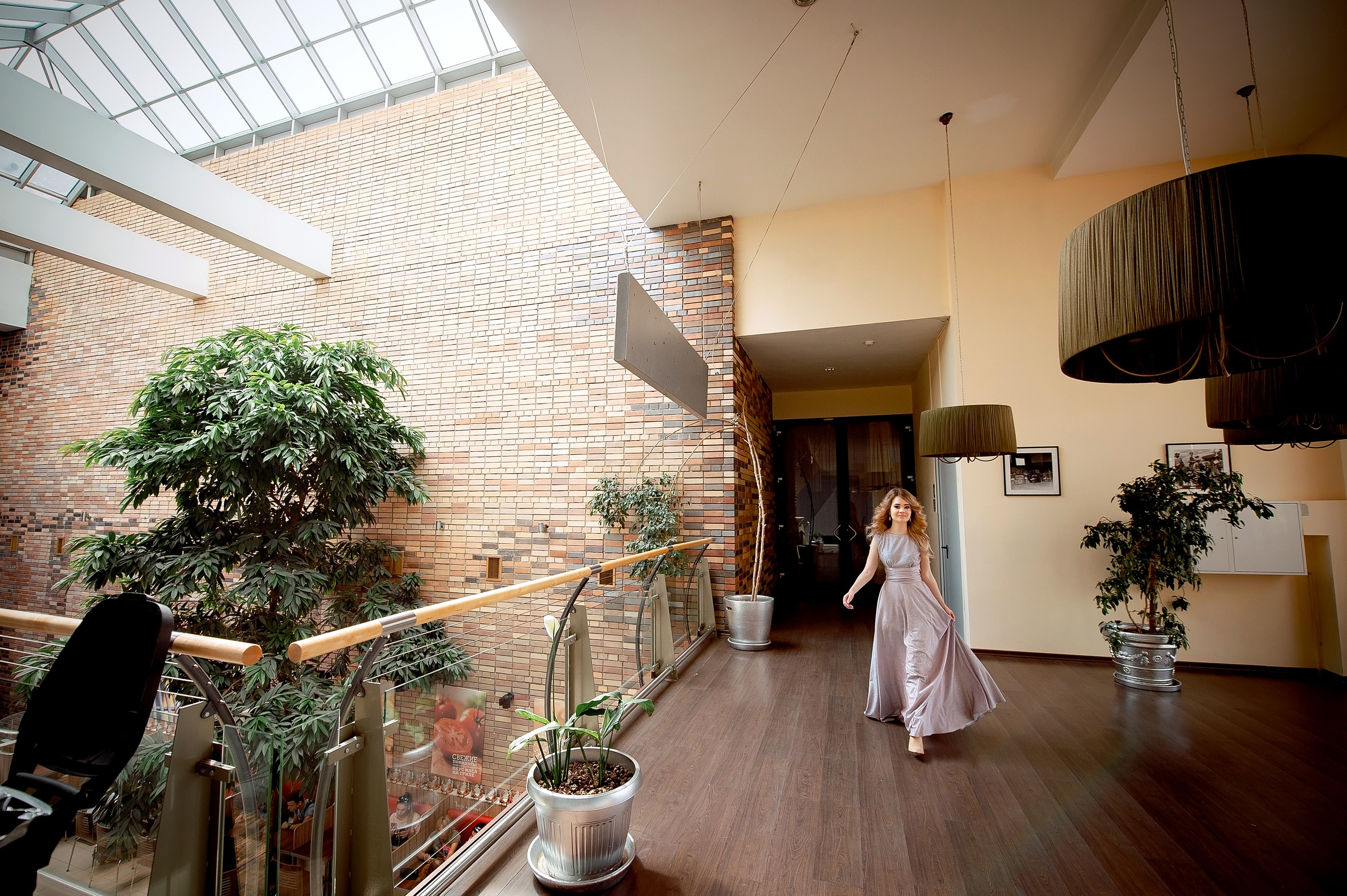 Свадьба В Щелково с фотосессией в кинотеатре и кафе. Свадебный и семейный фотограф Виктория Носачёва. Щелково, Москва и МО