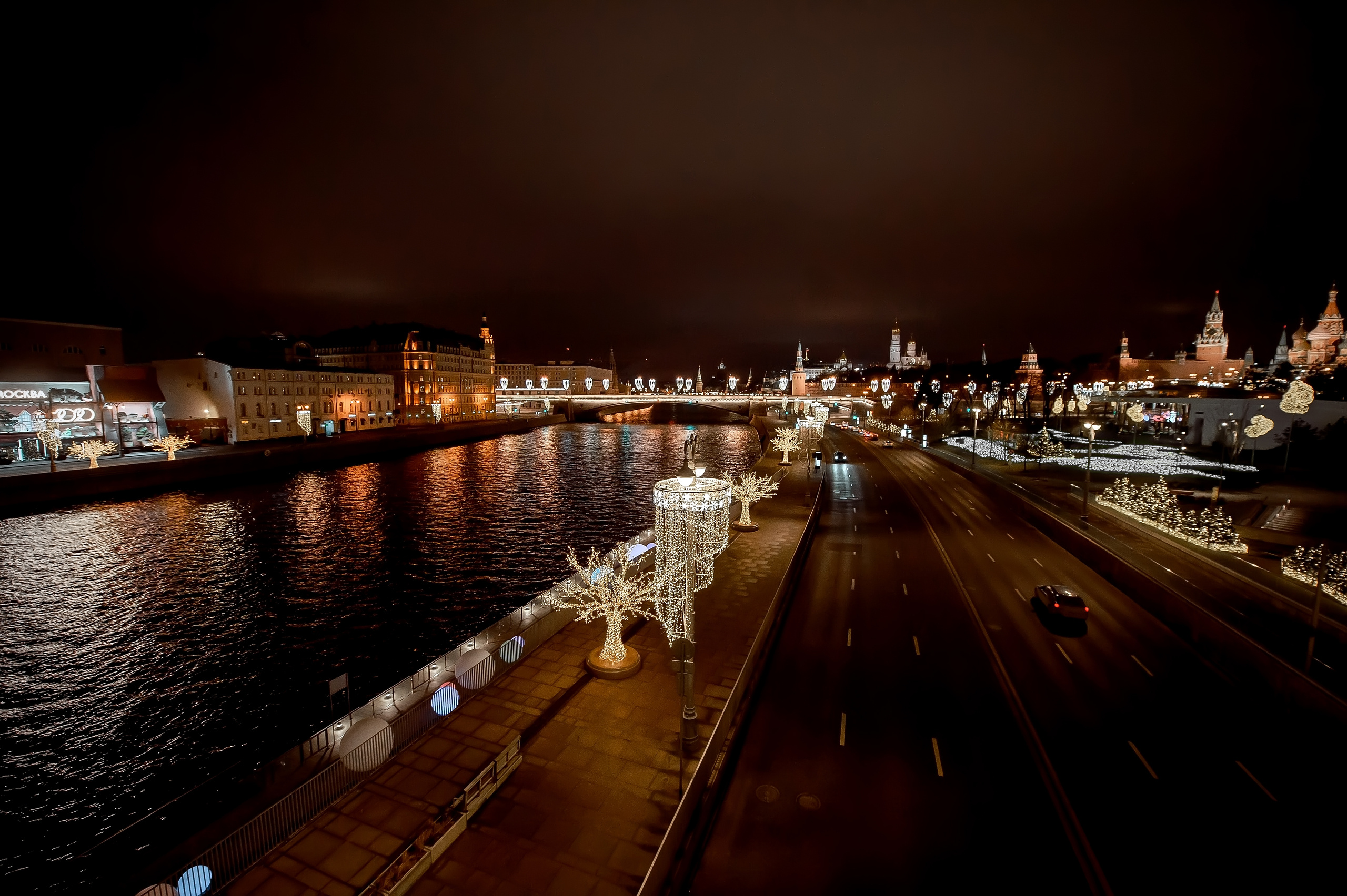 Фотосессия в Москве ночью на ул. Никольская. Свадебный и семейный фотограф Виктория Носачёва. Щелково, Москва и МО