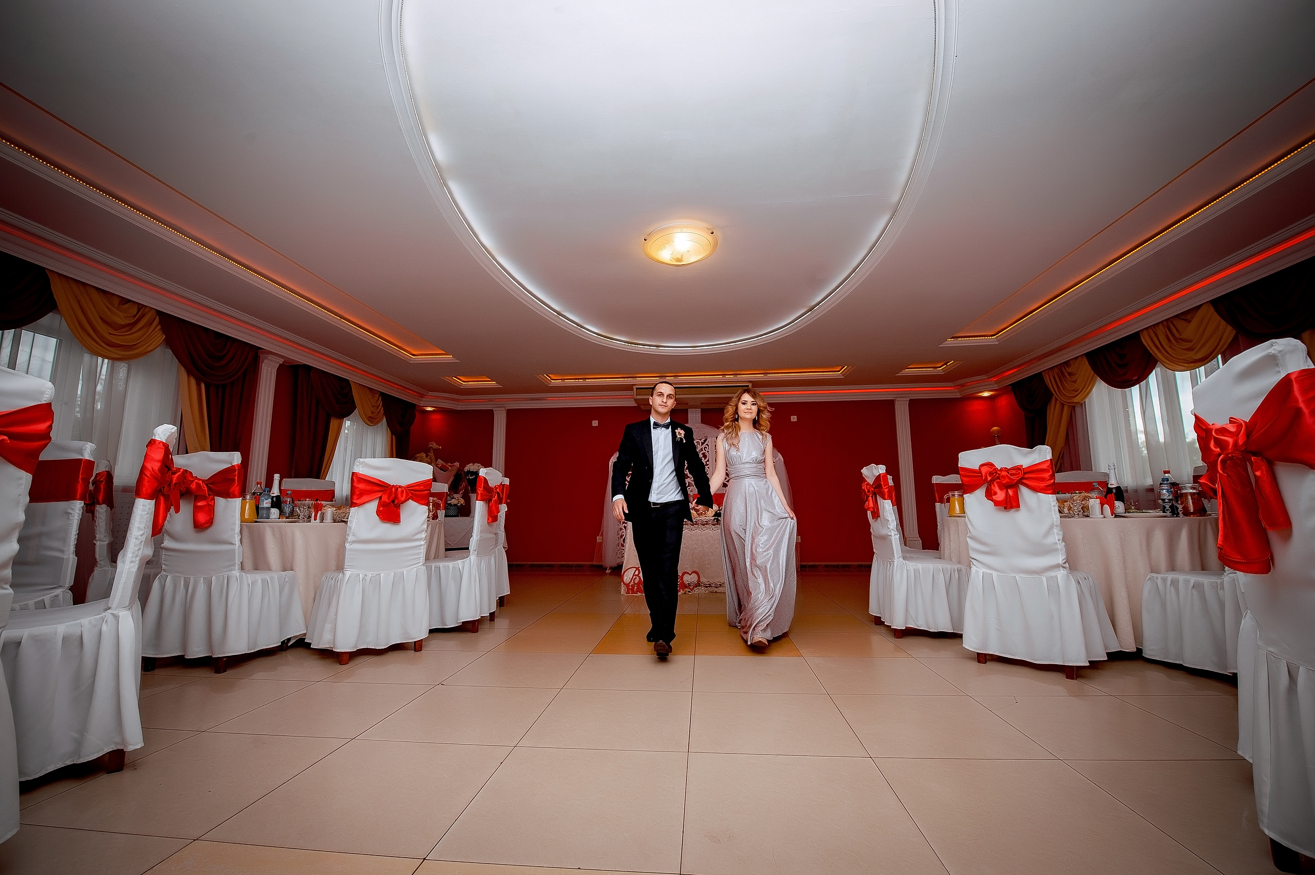 Свадьба В Щелково с фотосессией в кинотеатре и кафе. Свадебный и семейный фотограф Виктория Носачёва. Щелково, Москва и МО