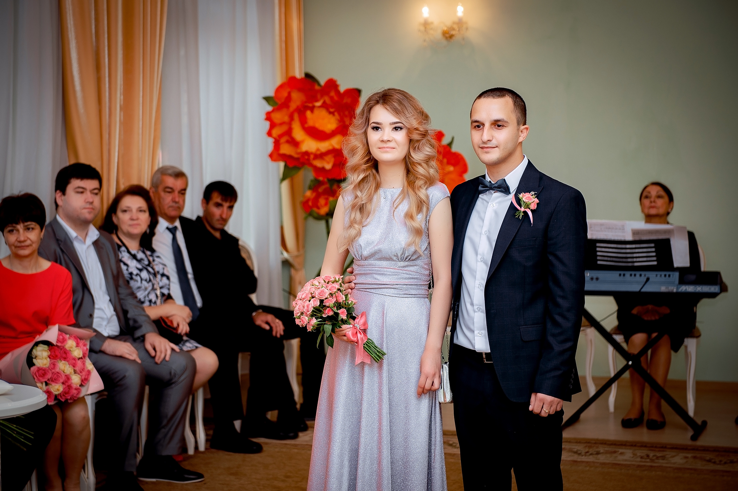 Свадьба В Щелково с фотосессией в кинотеатре и кафе. Свадебный и семейный фотограф Виктория Носачёва. Щелково, Москва и МО