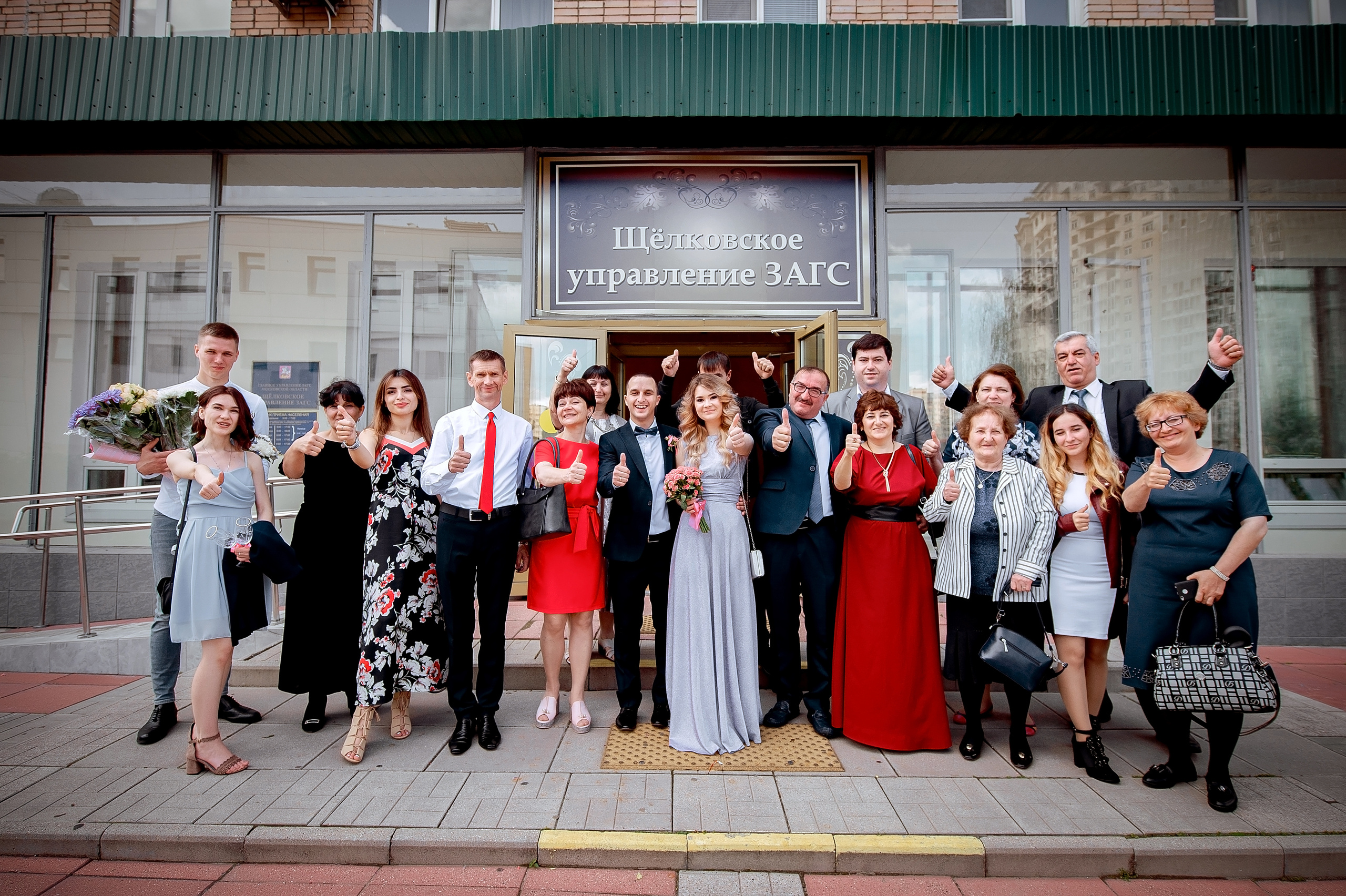 Свадьба В Щелково с фотосессией в кинотеатре и кафе. Свадебный и семейный фотограф Виктория Носачёва. Щелково, Москва и МО