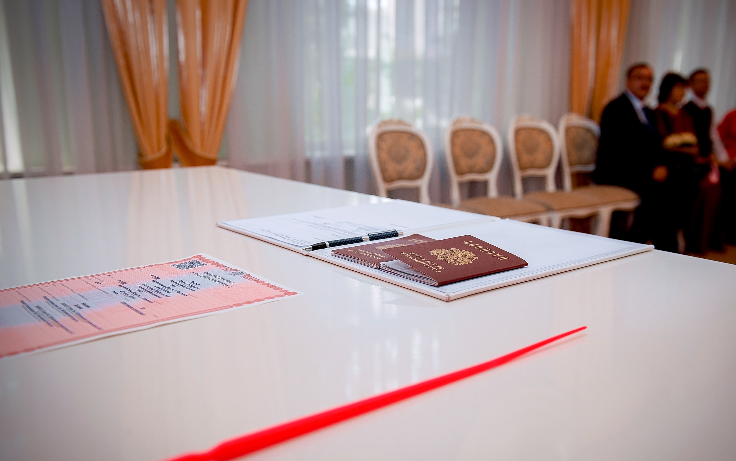 Свадьба В Щелково с фотосессией в кинотеатре и кафе. Свадебный и семейный фотограф Виктория Носачёва. Щелково, Москва и МО