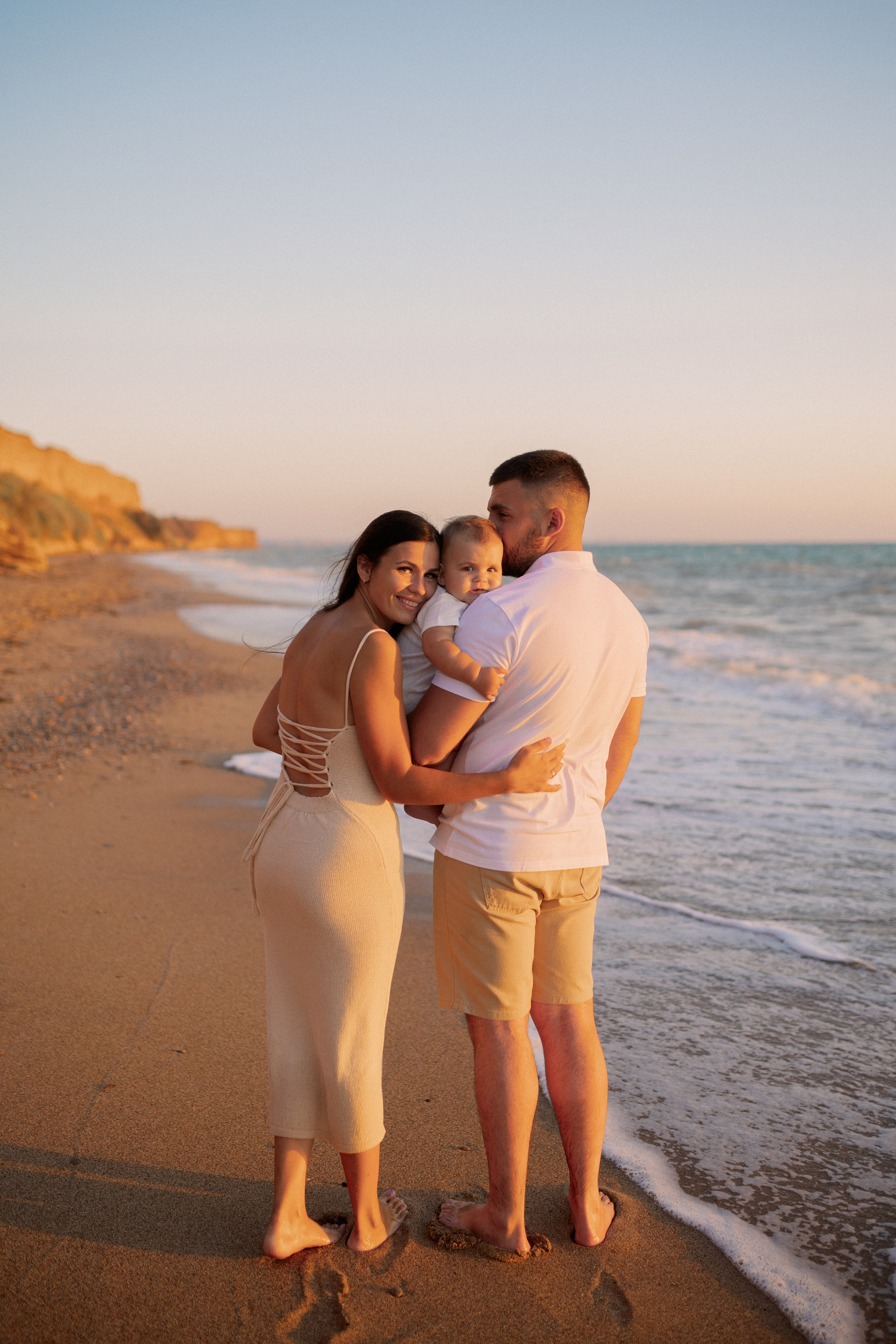 Александр, Алена и Володька. Главная