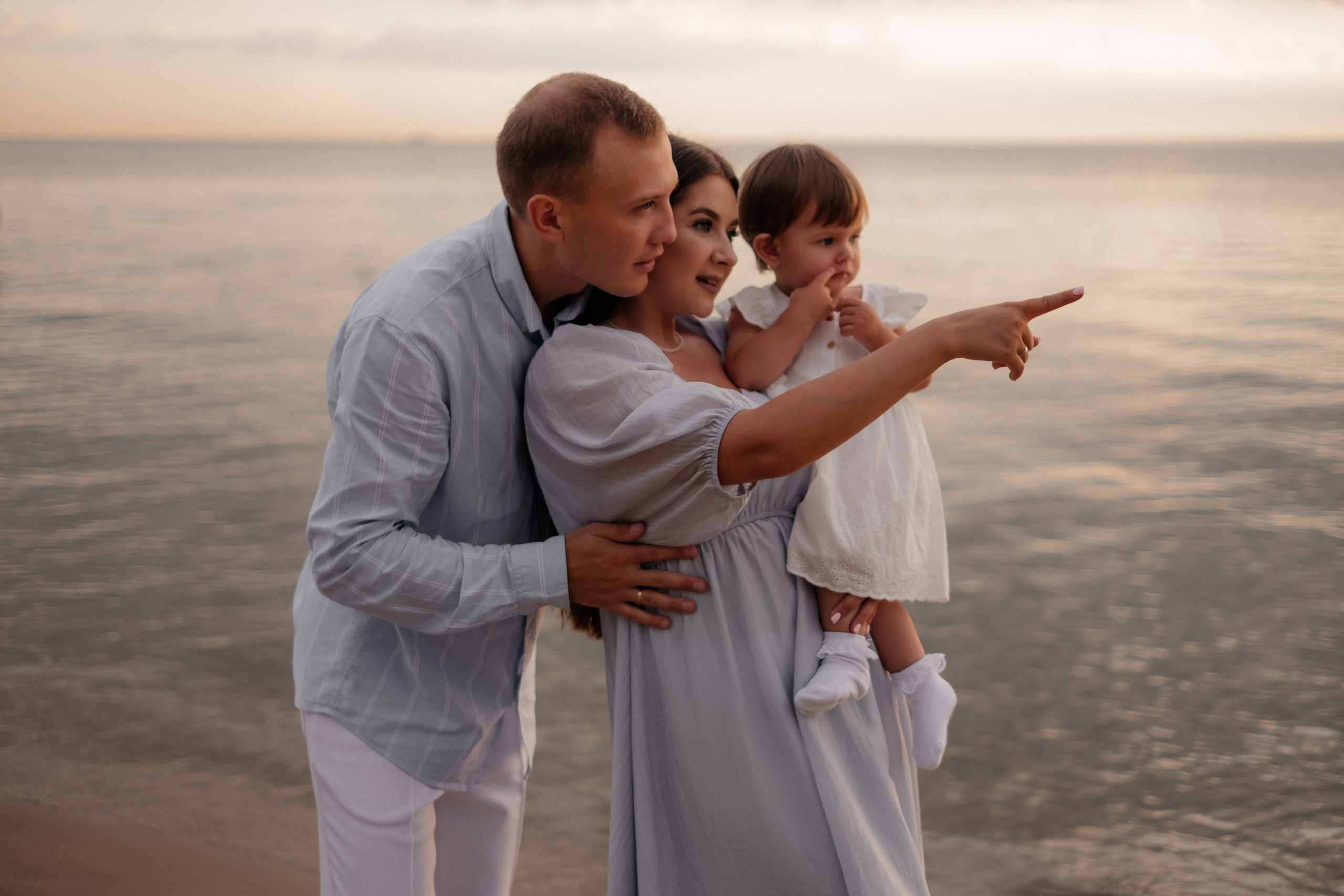 Алина, Ярослав и Тая на берегу. Фотограф в Новосибирске Диана Ильиных