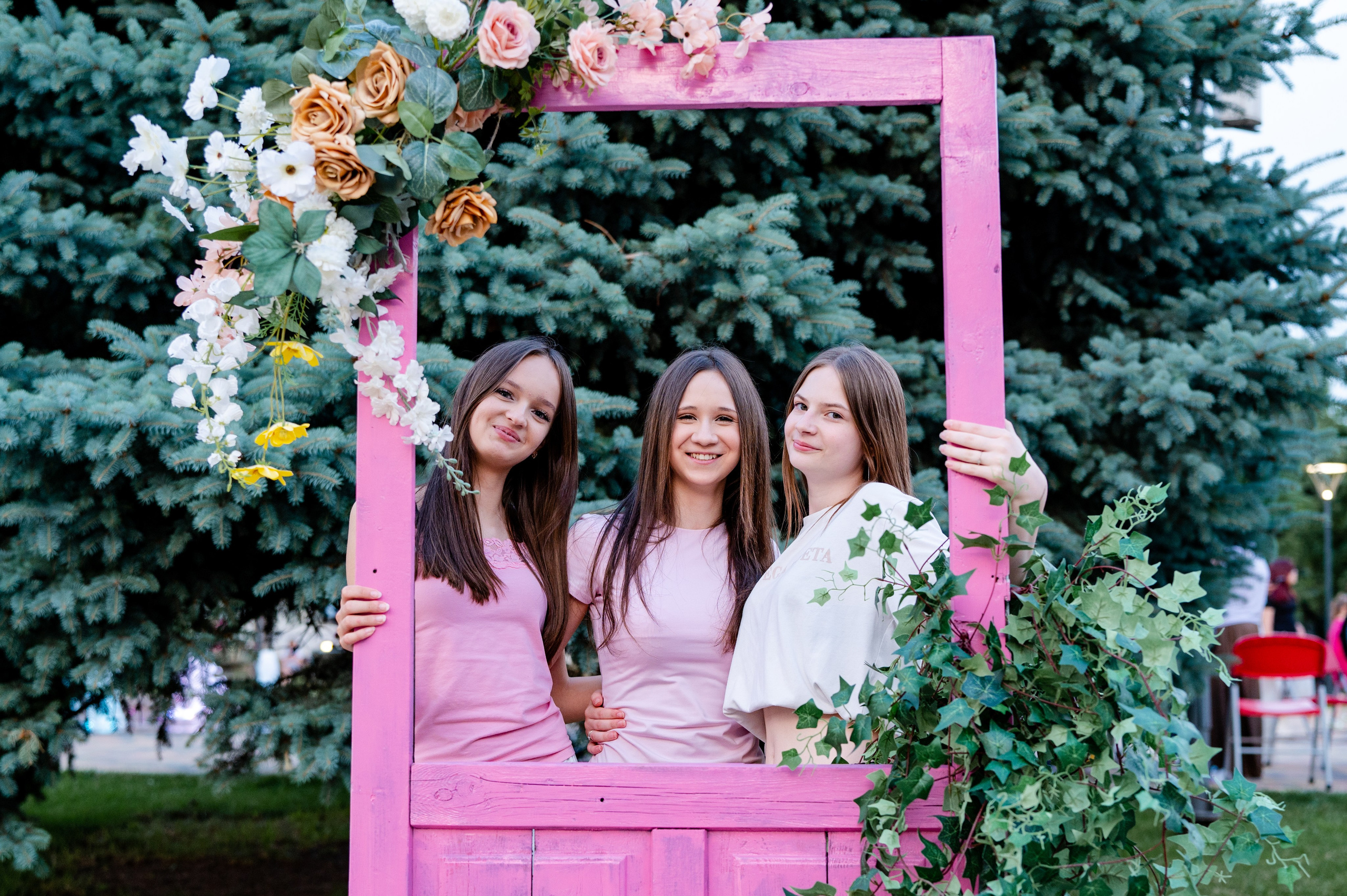 Фотозона «Дверь» ко Дню молодежи. Фотограф Алексей Черняев
