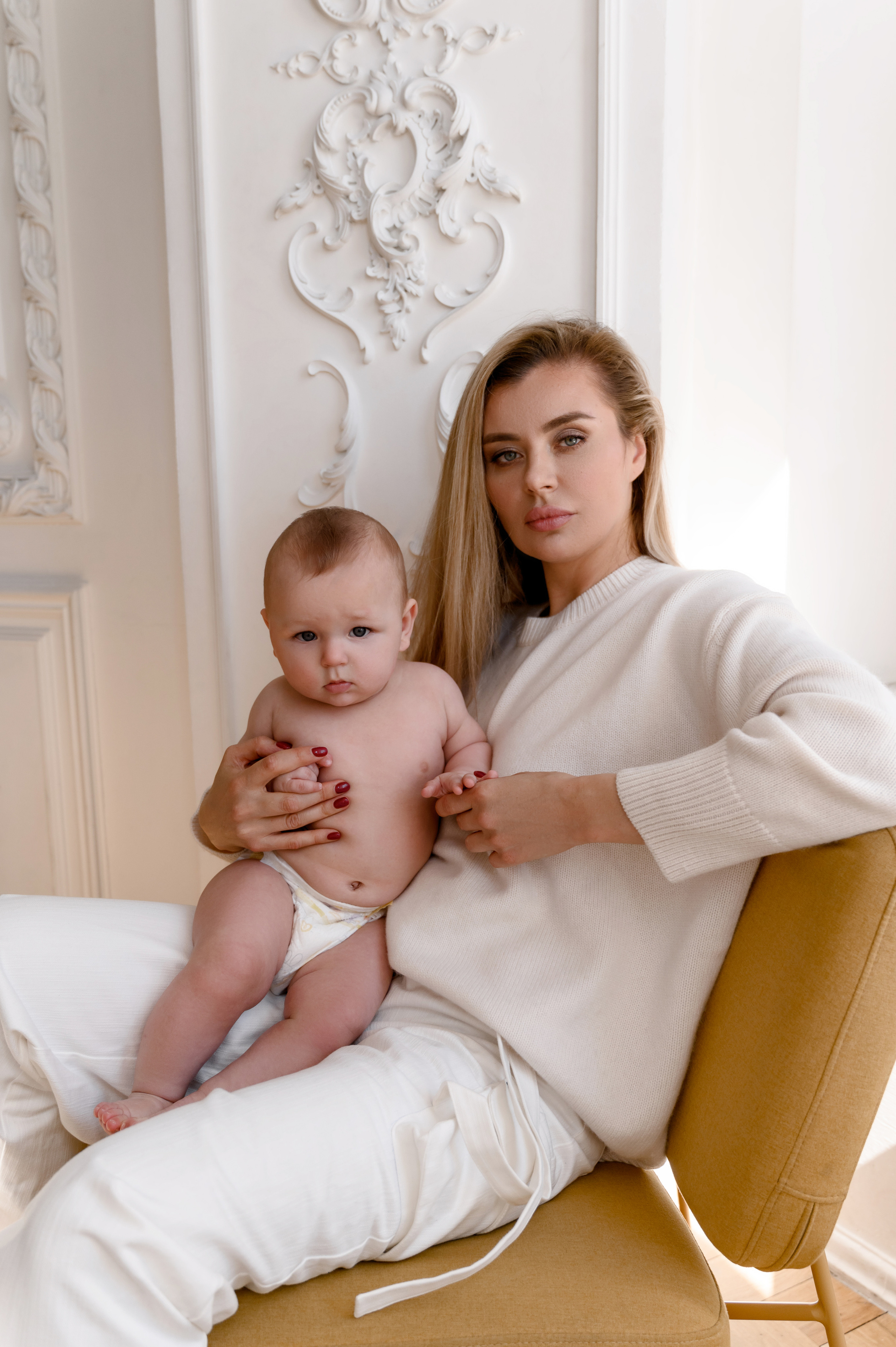 Яна. Профессиональный фотограф беременности в СПБ. Стильные фотосессии беременности в стиле минимализм и классическая фотография