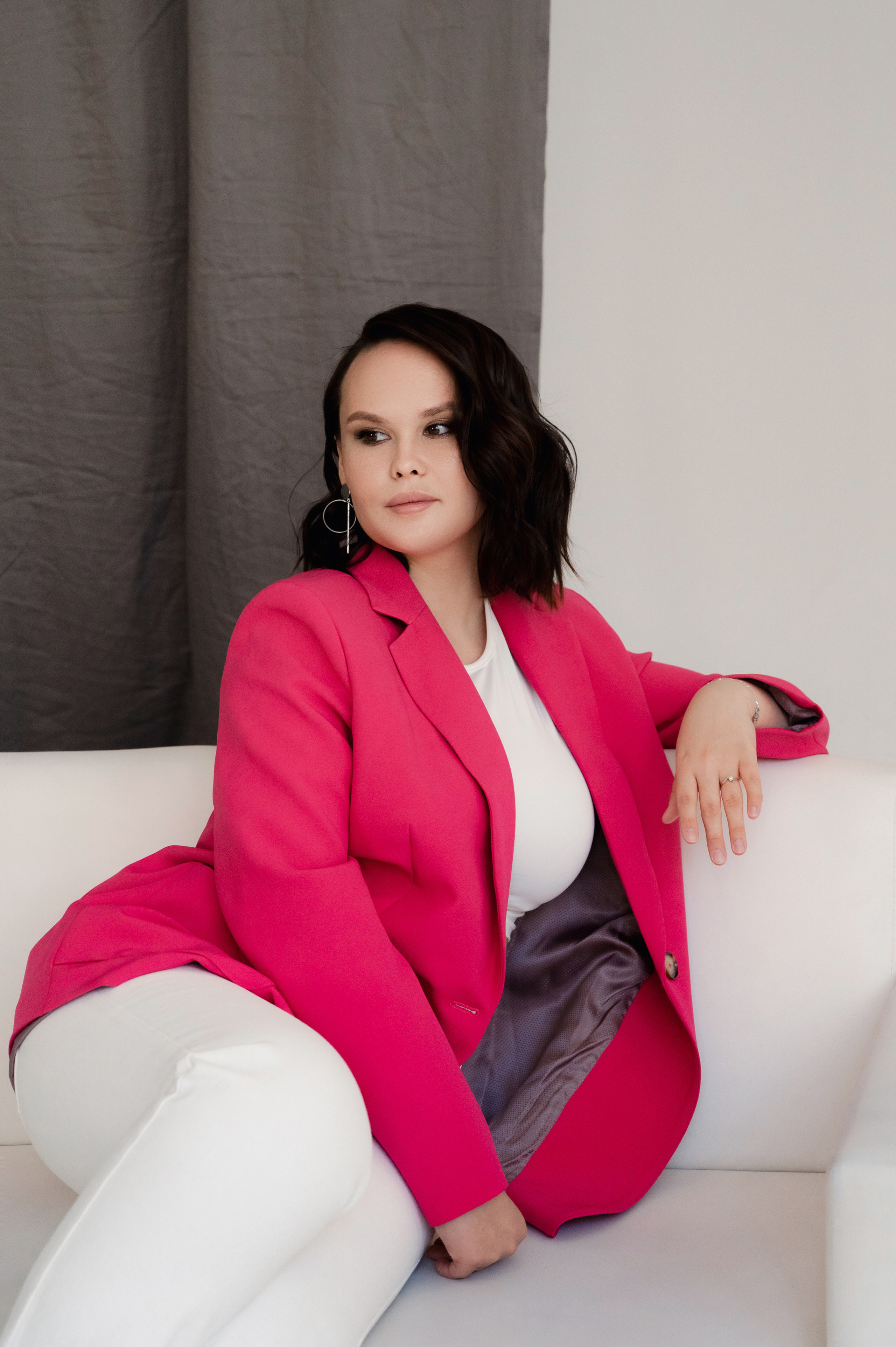 Алина. Профессиональный фотограф беременности в СПБ. Стильные фотосессии беременности в стиле минимализм и классическая фотография